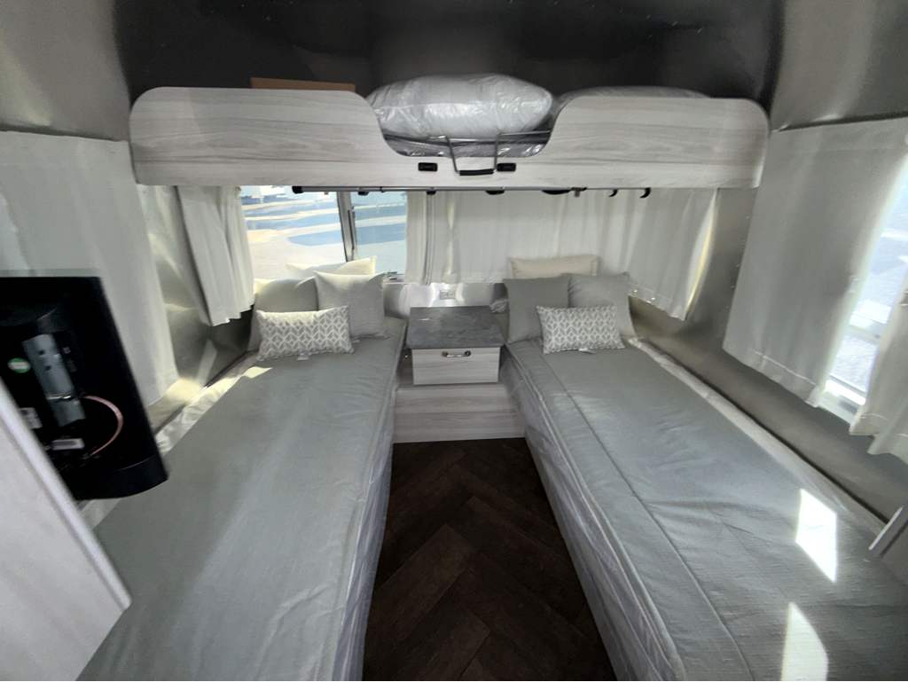 2026 AIRSTREAM INTERNATIONAL 27FBT - Image 22