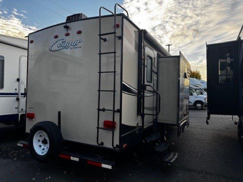 2016 Keystone Cougar Half-Ton 22RBIWE - Image 4