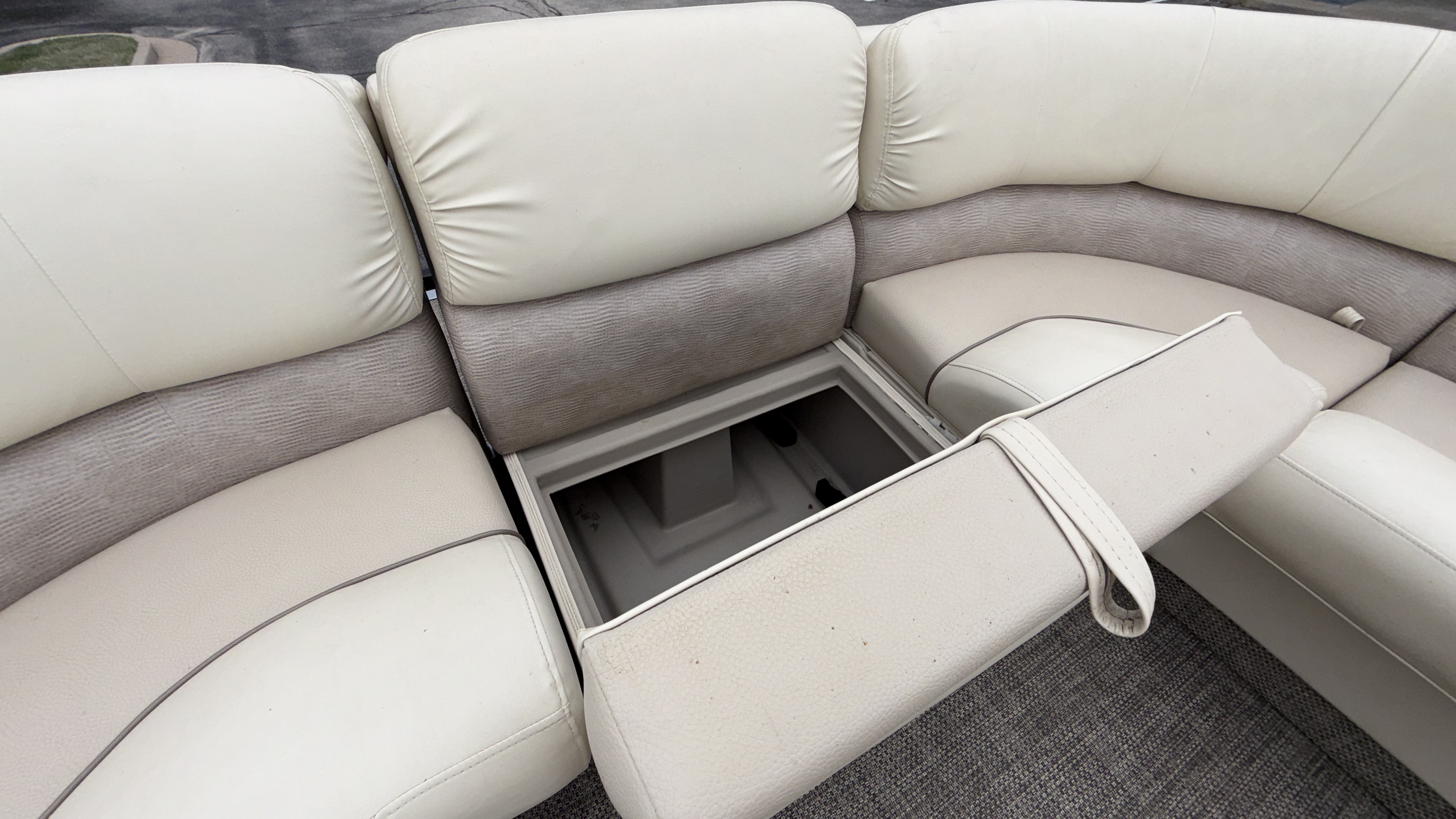 2015 Bennington 2550 RSR - Image 28