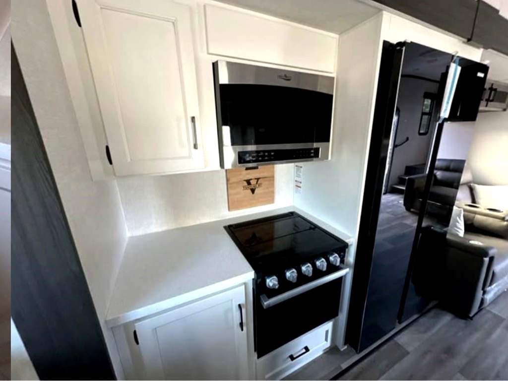 2026 VENTURE RV SPORTTREK 353VRK - Image 10