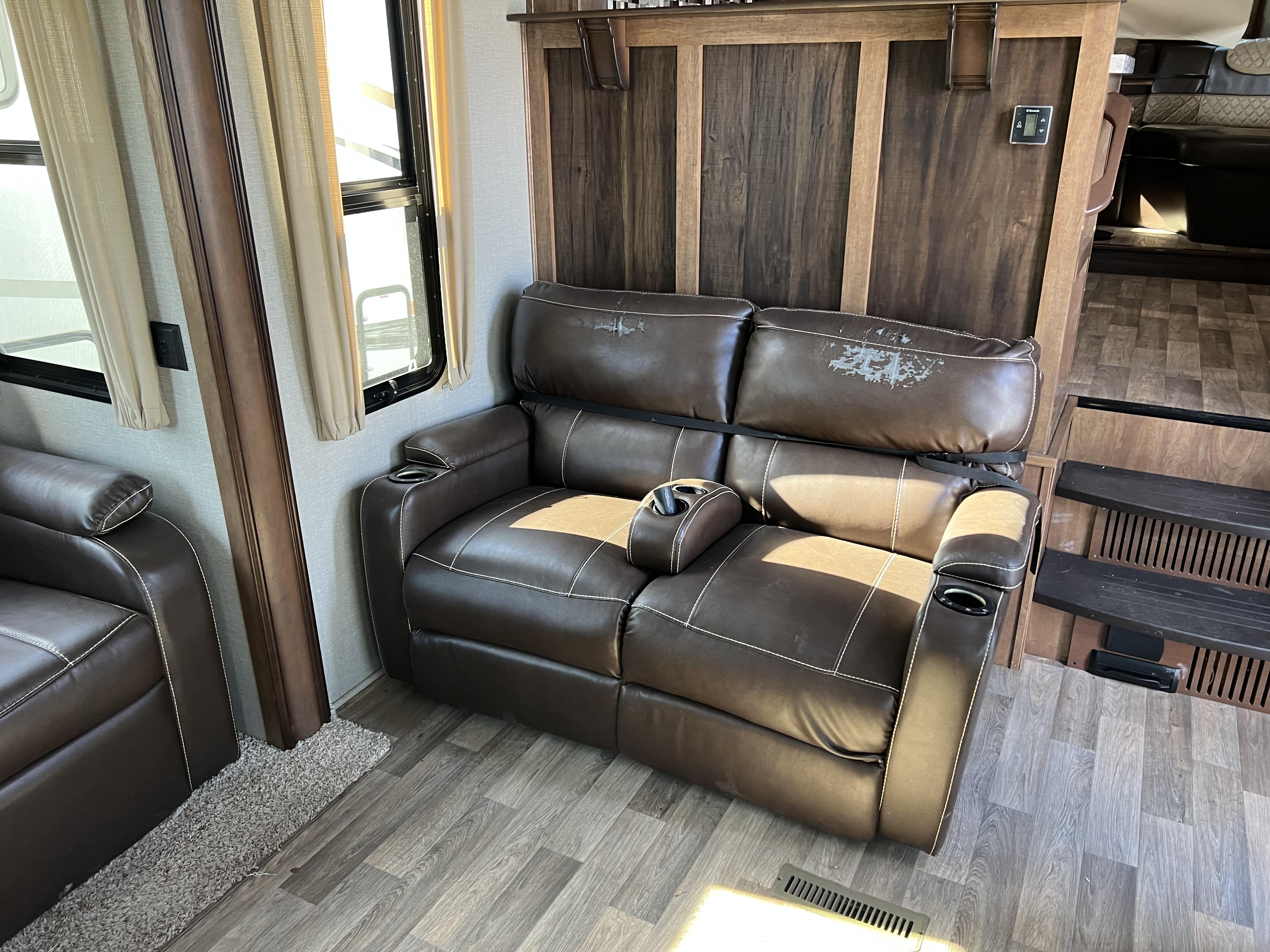 2018 Keystone Montana 3820FK - Image 15