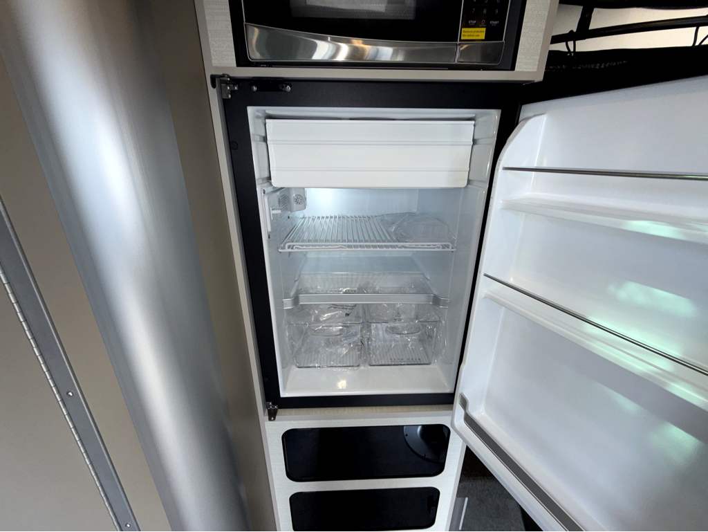 2026 AIRSTREAM Basecamp 20XE - Image 25