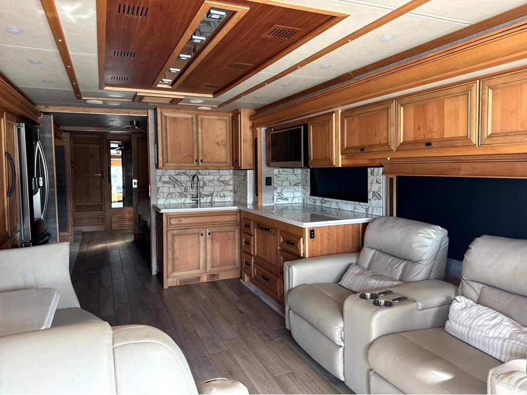 2023 TIFFIN PHAETON 35CH - Image 8