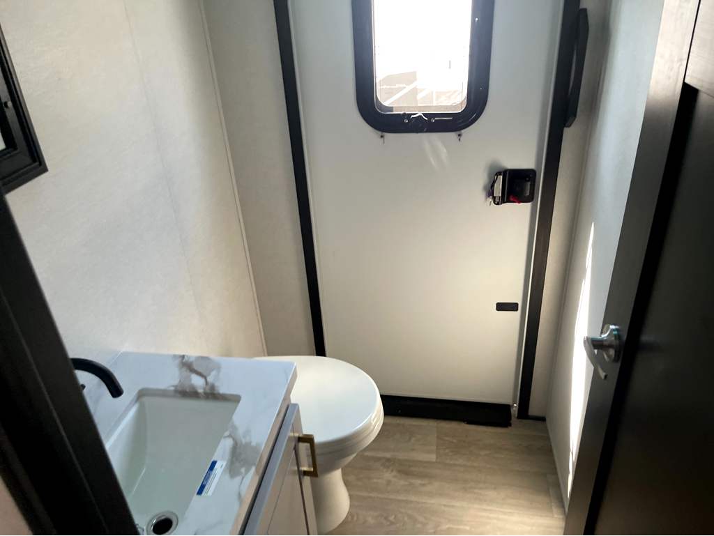 2027 JAYCO NORTH POINT 375TBDB - Image 24