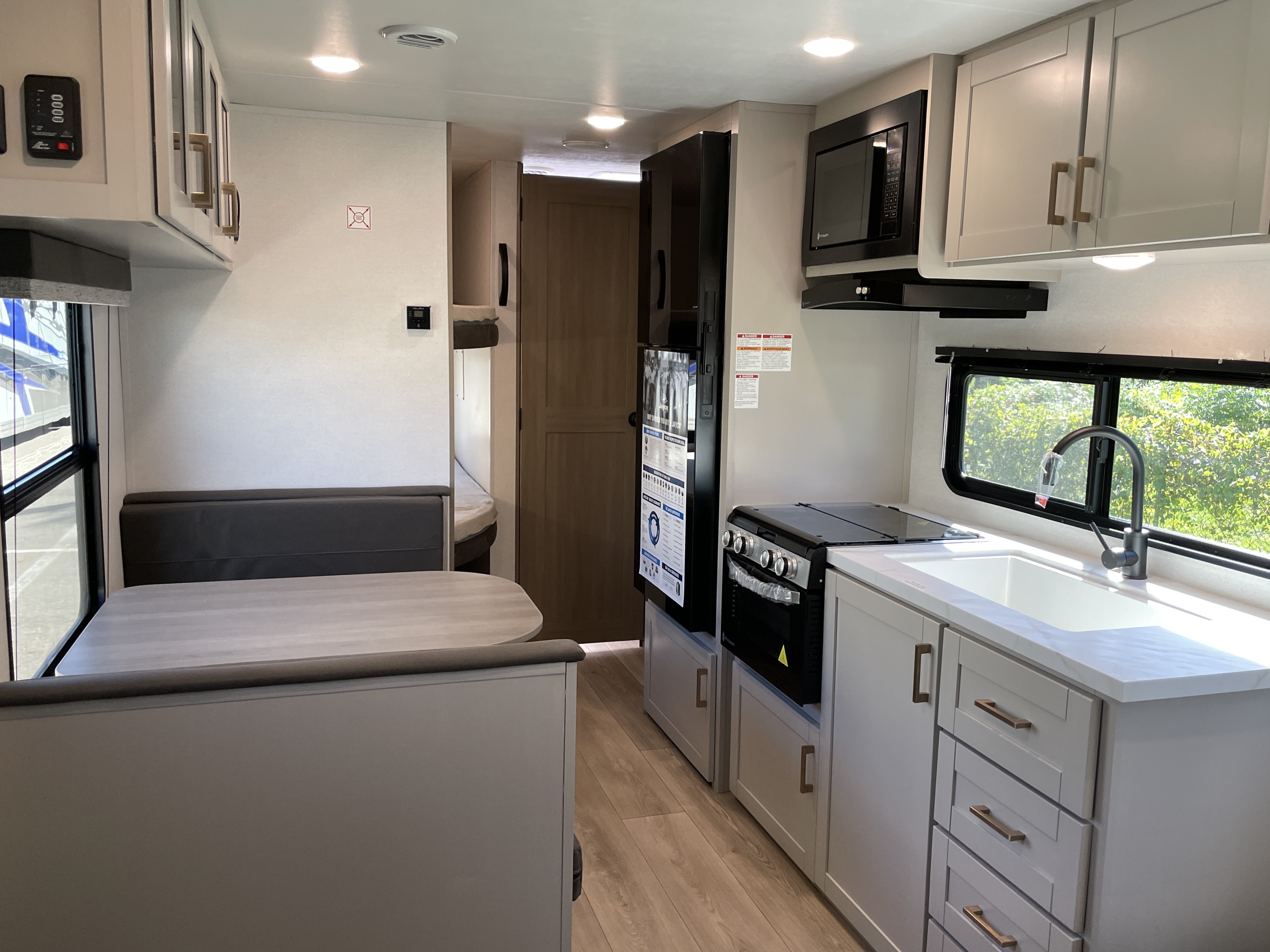 2027 Jayco Jay Flight 260BH - Image 8