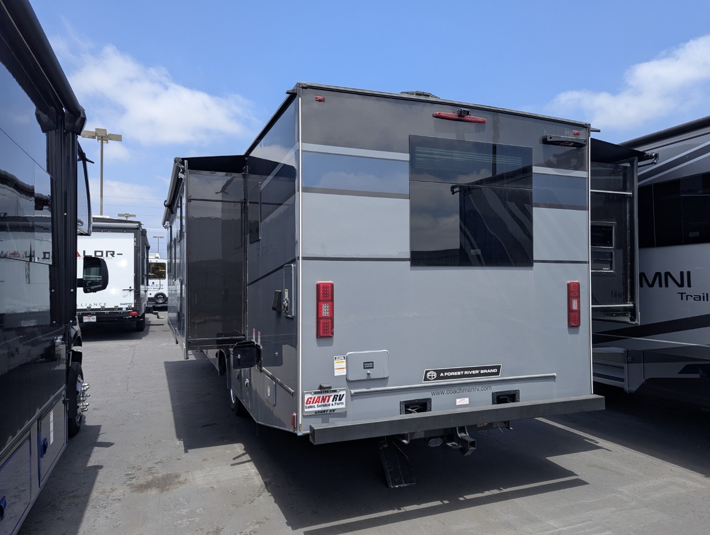 2026 Coachmen Entourage 340BH - Image 5