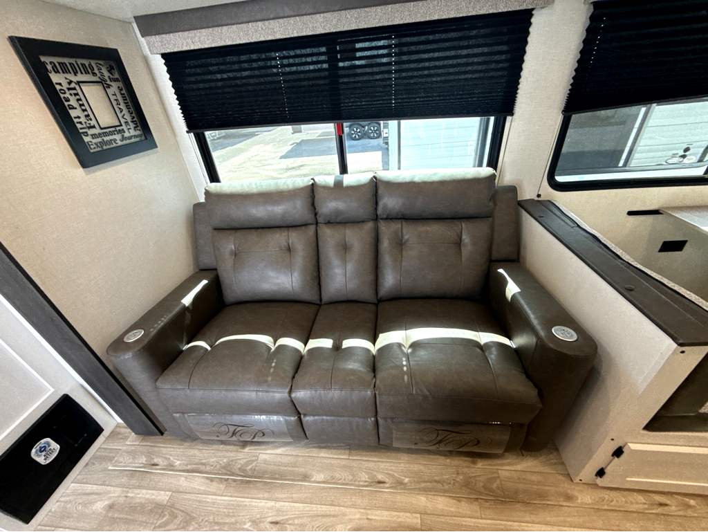 2027 VENTURE RV SIENNA 271VBH - Image 14