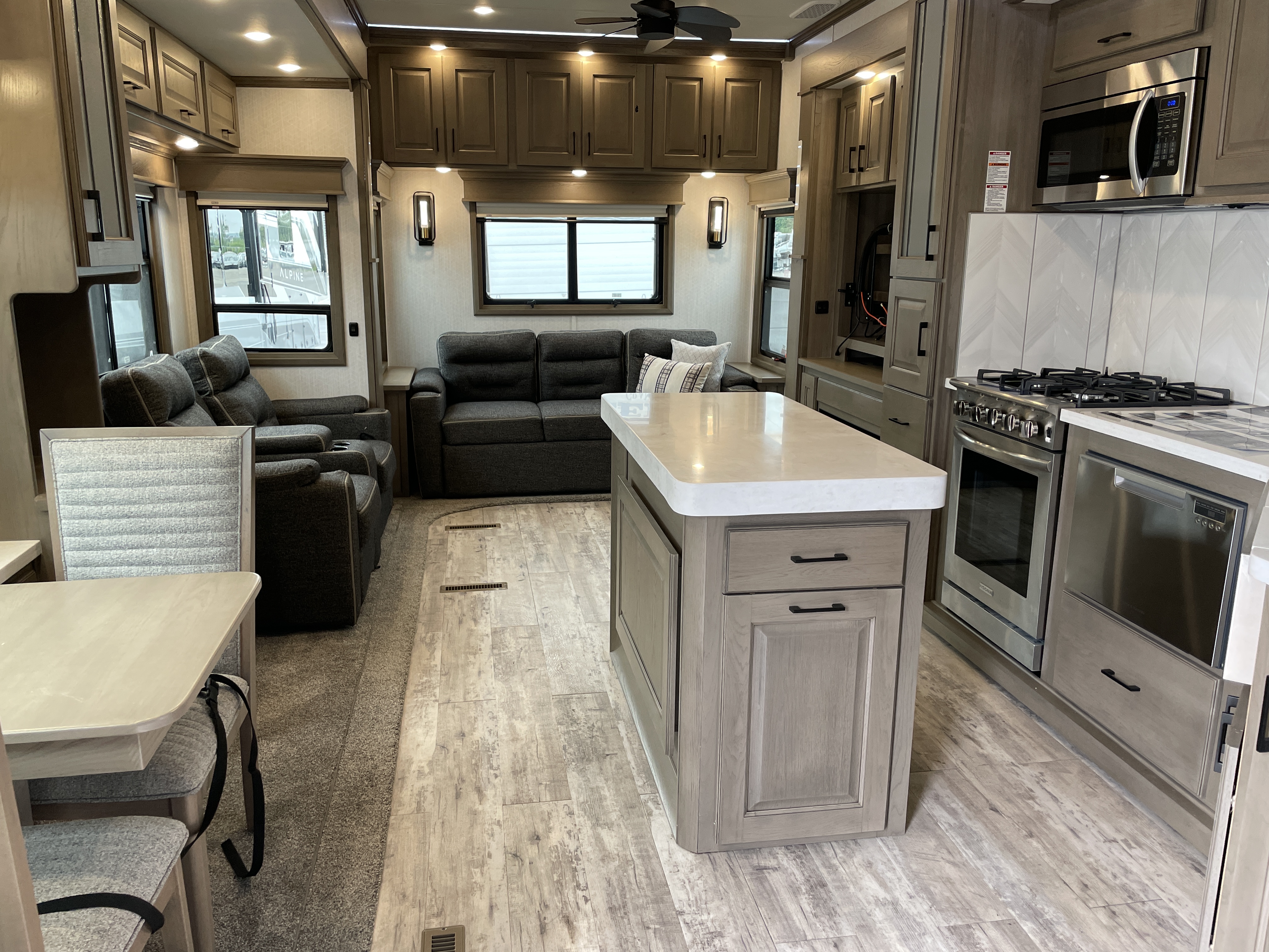 2022 DRV Mobile Suites 40KSSB4 - Image 6