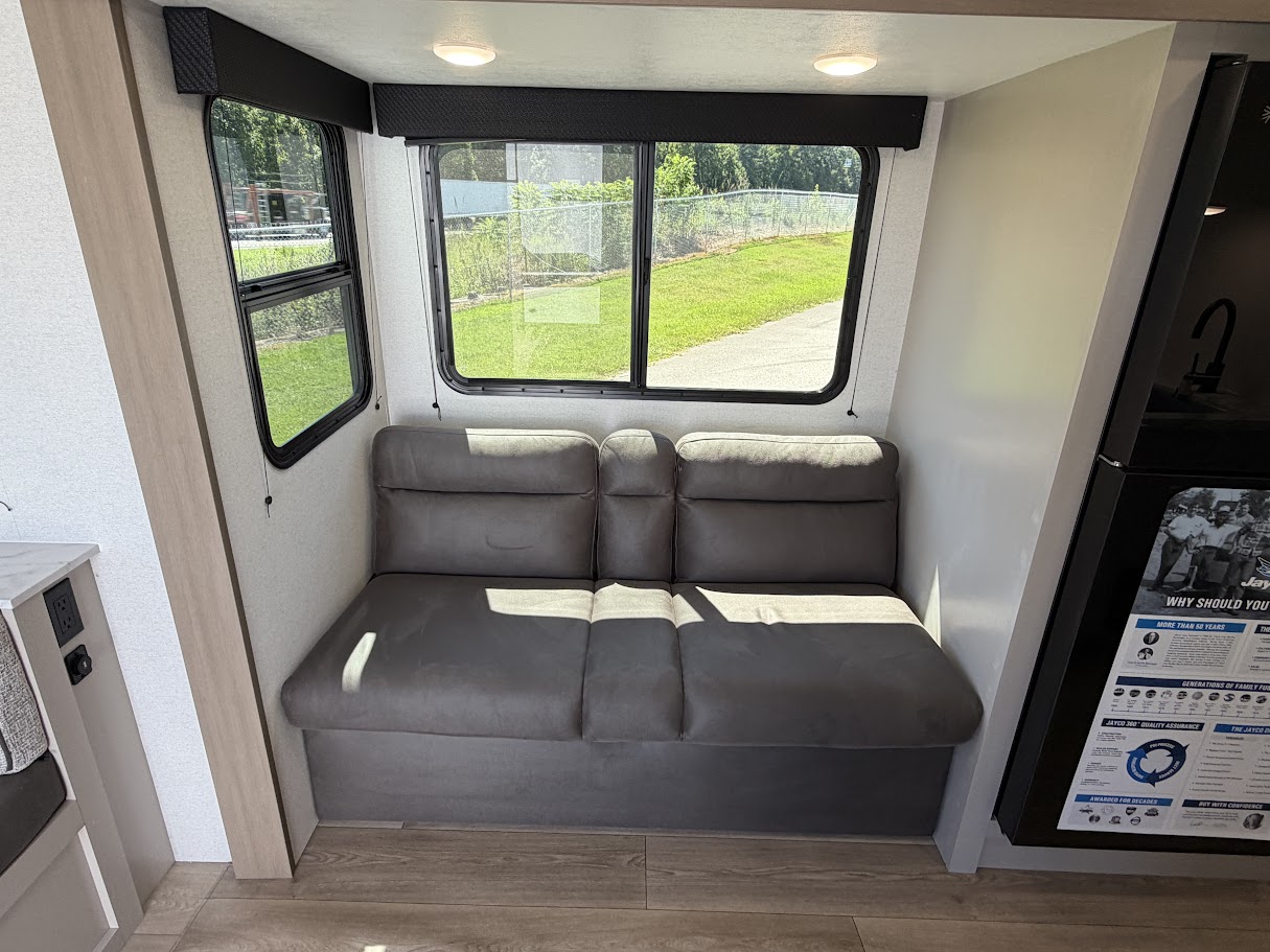 2027 JAYCO JAY FEATHER 25RLSL - Image 2