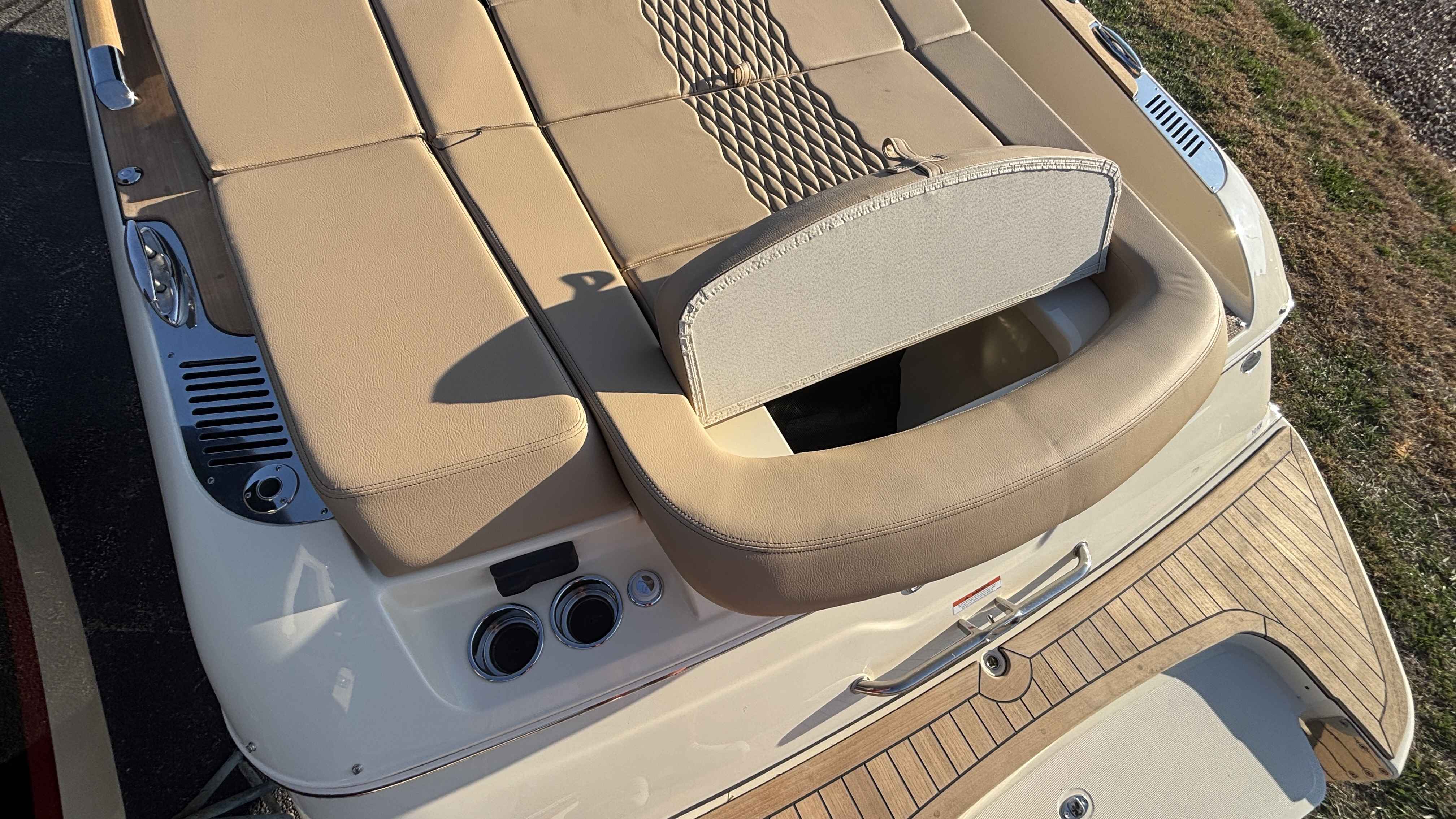 2026 Chris Craft SPORTSTER 28 Sterndrive - Image 8