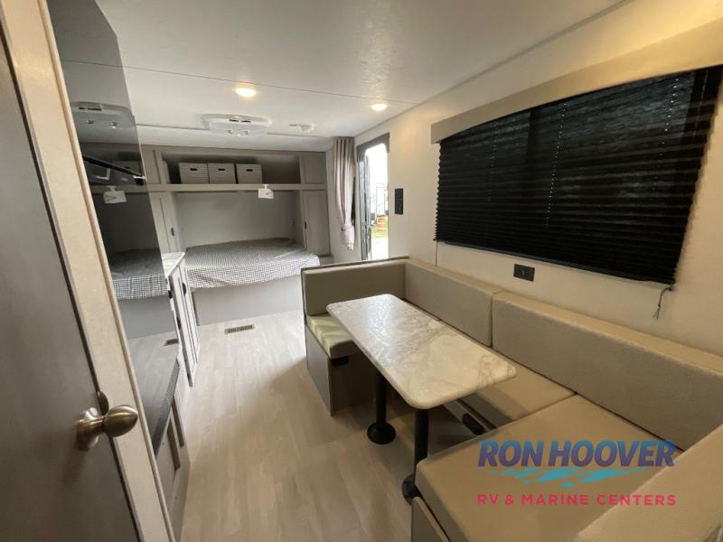 2025 COACHMEN VIKING 25QBH - Image 22