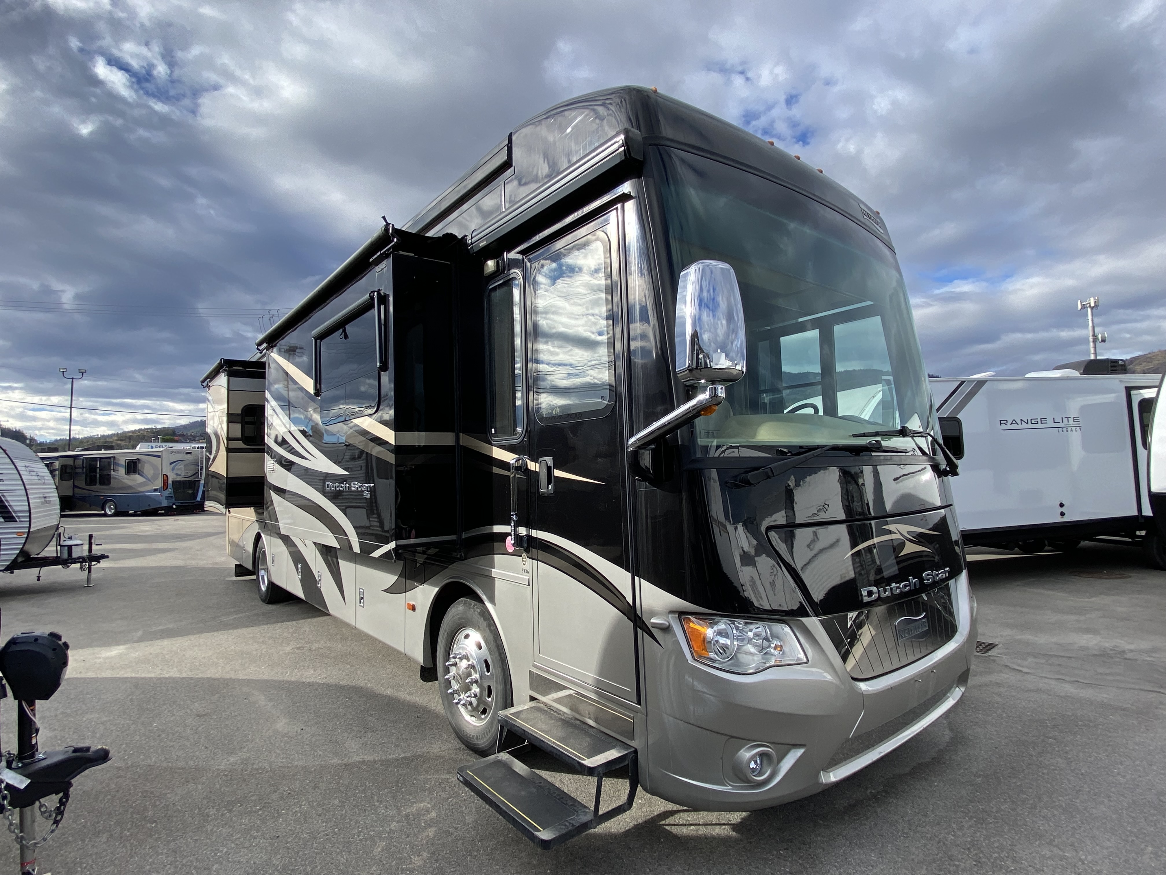 2015 NEWMAR DUTCHSTAR 3736 - Image 1