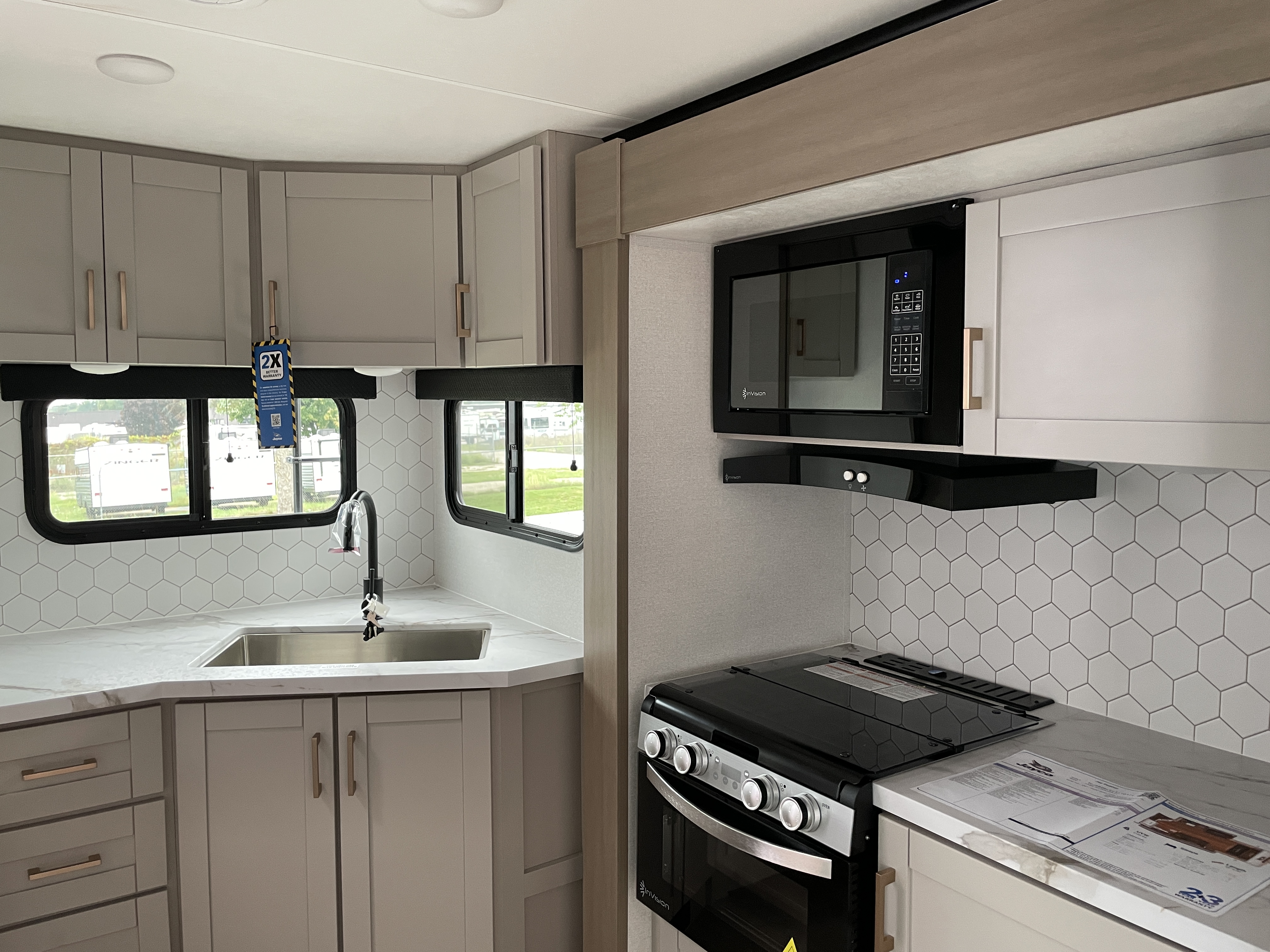 2027 Jayco Jay Feather 21MML - Image 12