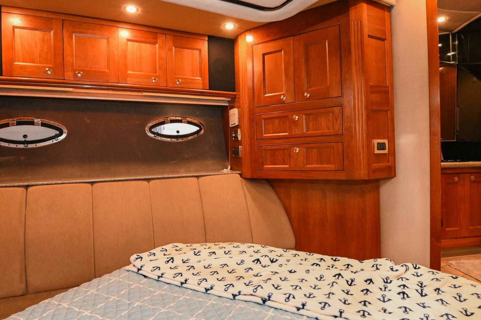 2002 Cruisers Yachts 5000 Sedan Sport - Image 63