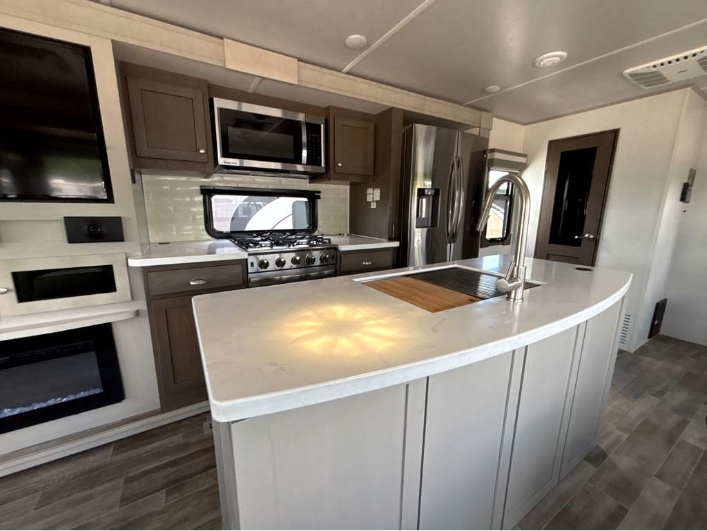 2022 PALOMINO RIVER RANCH 390RL - Image 15