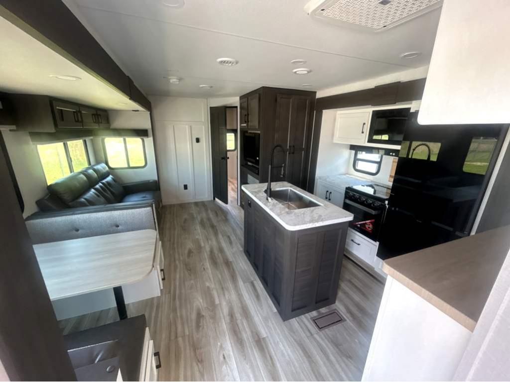 2026 VENTURE RV SPORTTREK 327VIK - Image 10