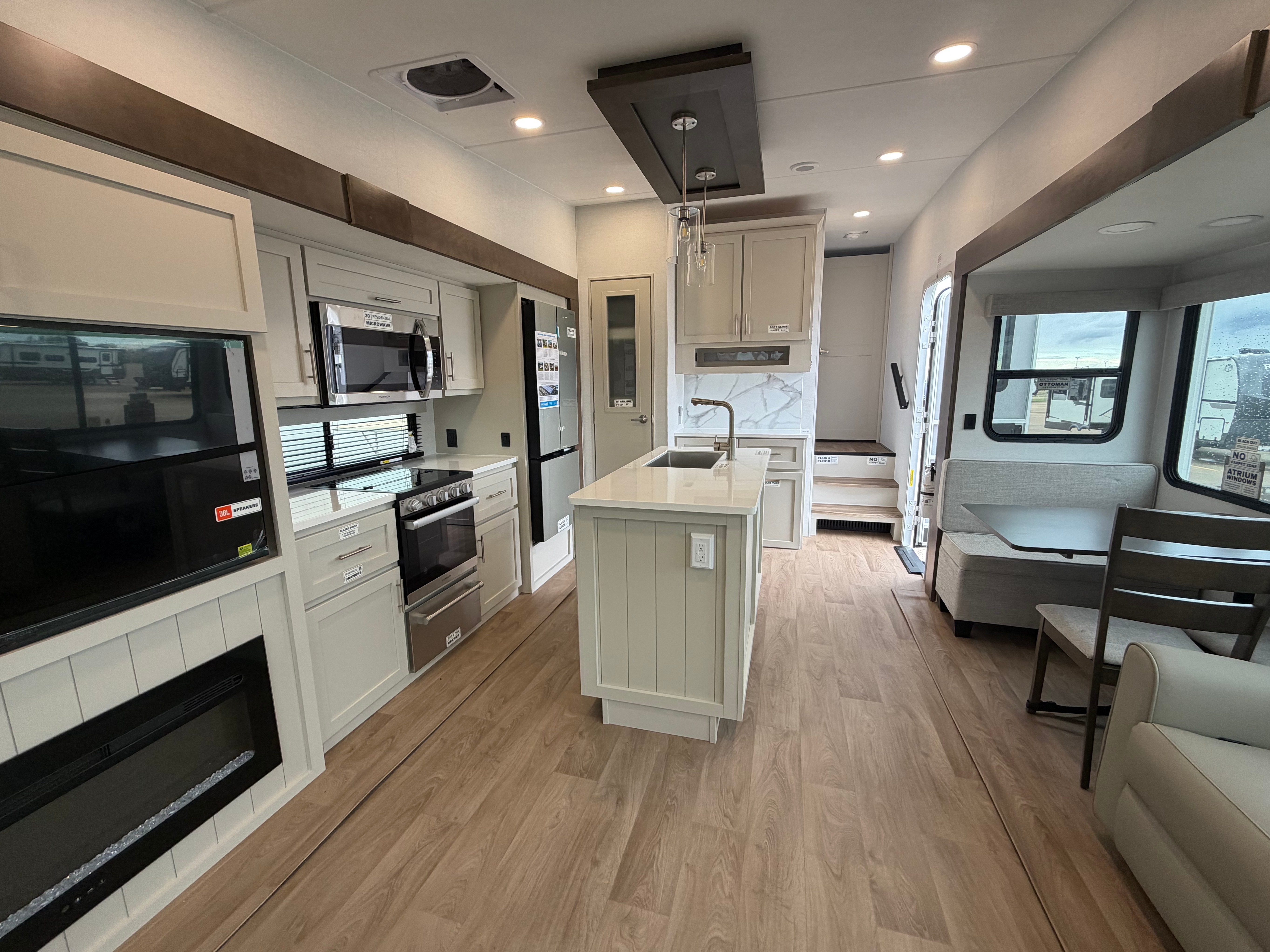 2027 Alliance RV Avenue 29RL - Image 4
