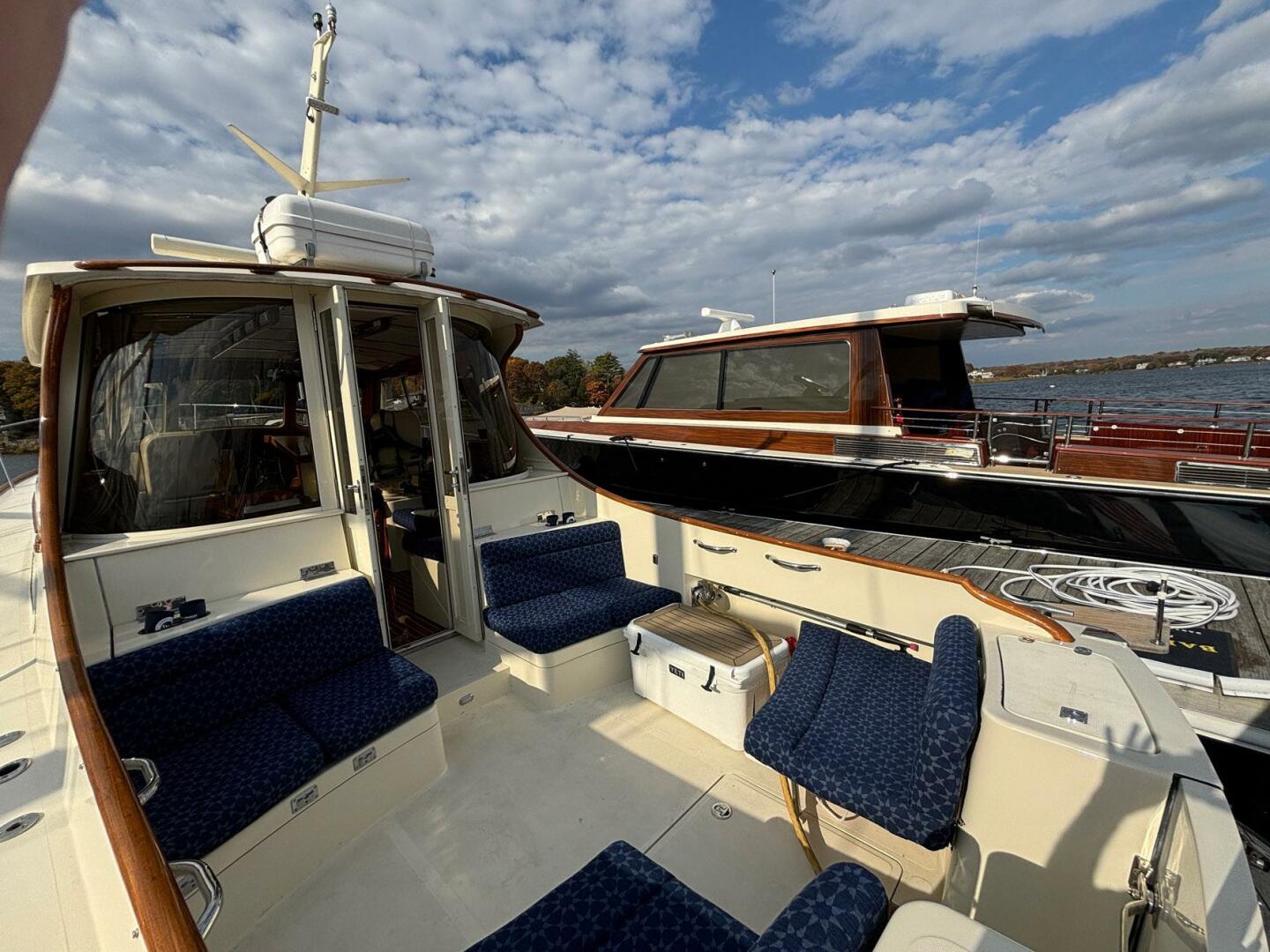 2005 Hinckley Talaria 44 Motor Yacht - Image 20