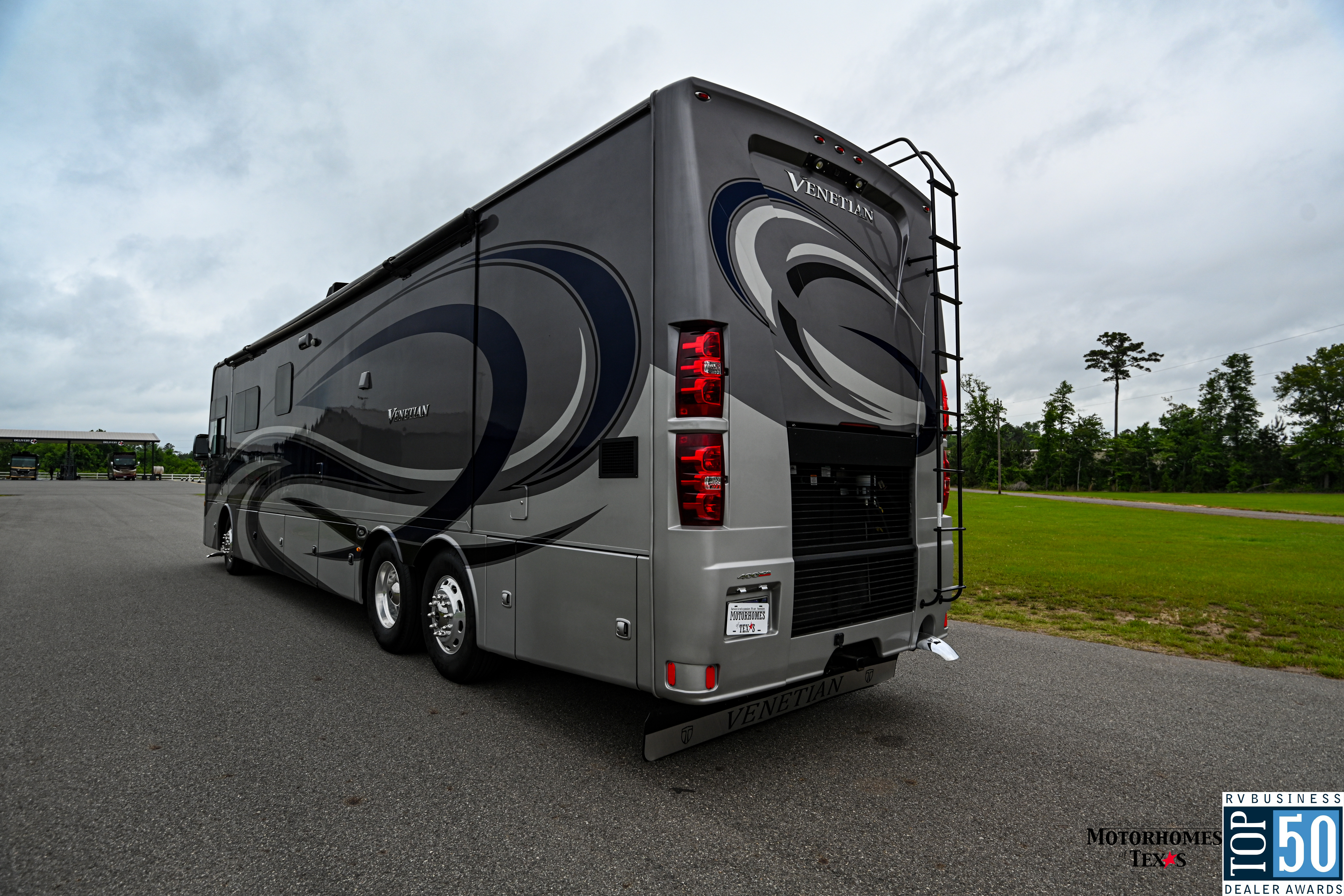 2022 Thor Motor Coach Venetian F42 - exterior 32