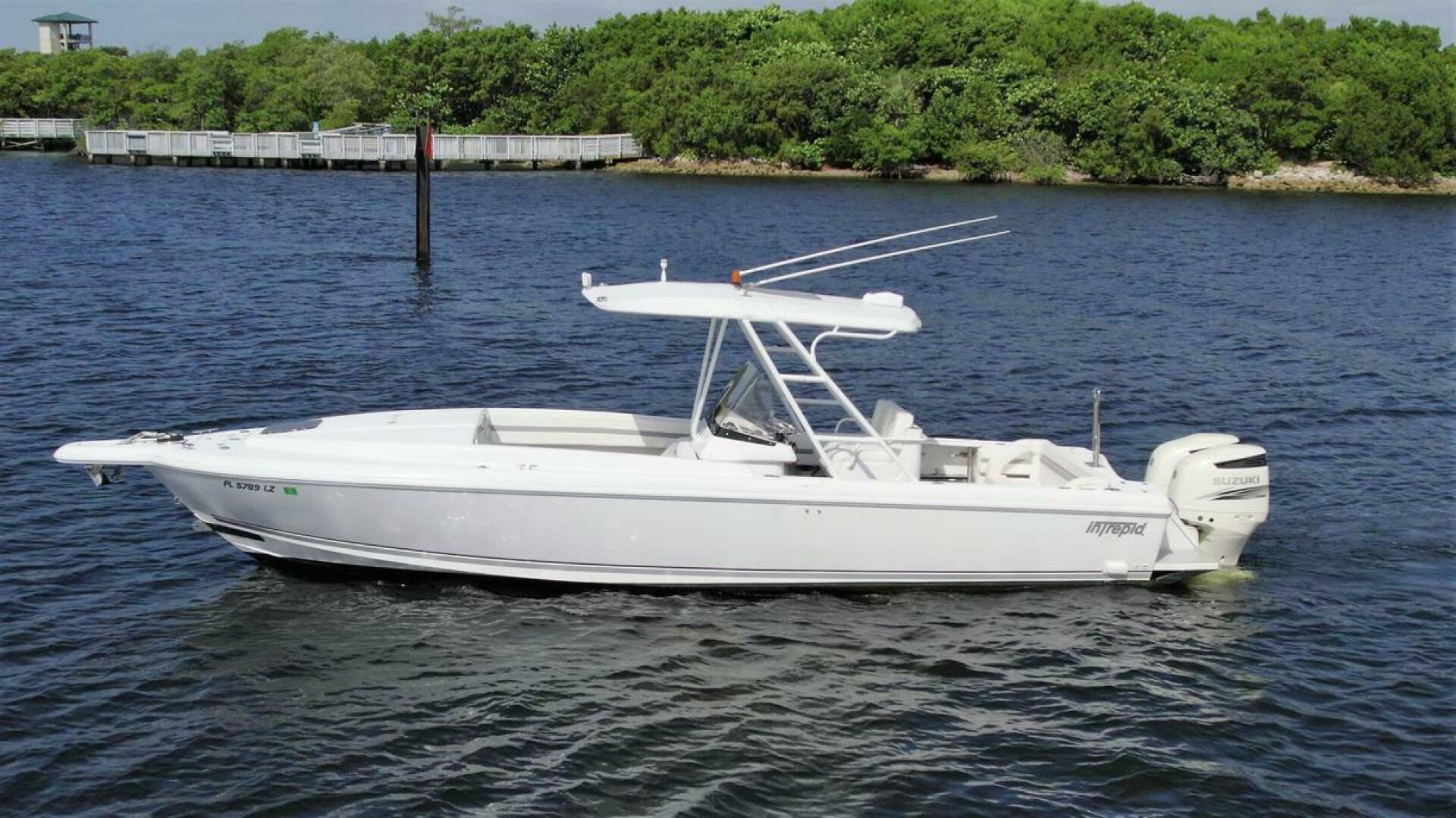 2003 Intrepid 32 - Image 26