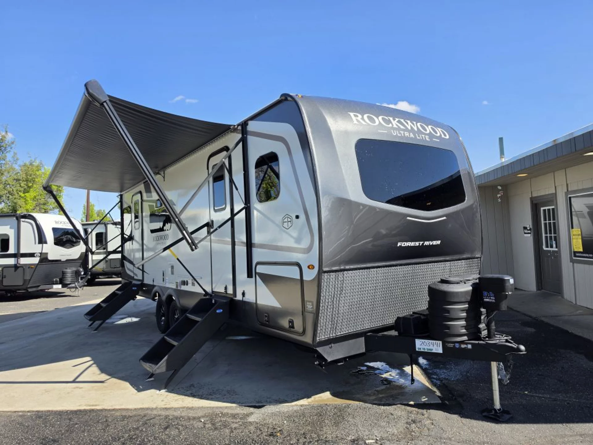 2027 FOREST RIVER ROCKWOOD ULTRA LITE 2618RD - Image 3