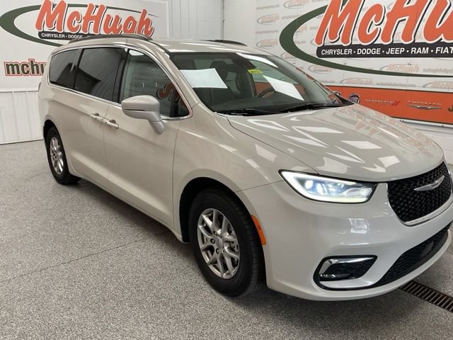 2021 Chrysler Pacifica Wagon 4D Touring - Image 4
