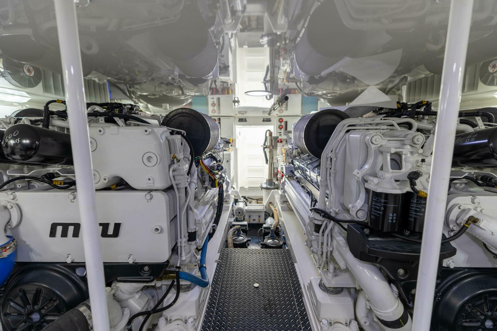 2020 Viking 62 Convertible - Image 45