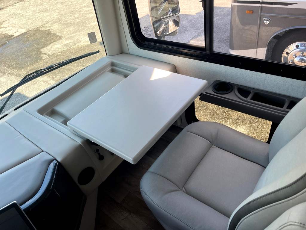 2026 THOR MOTOR COACH PALAZZO 33.6 - Image 8