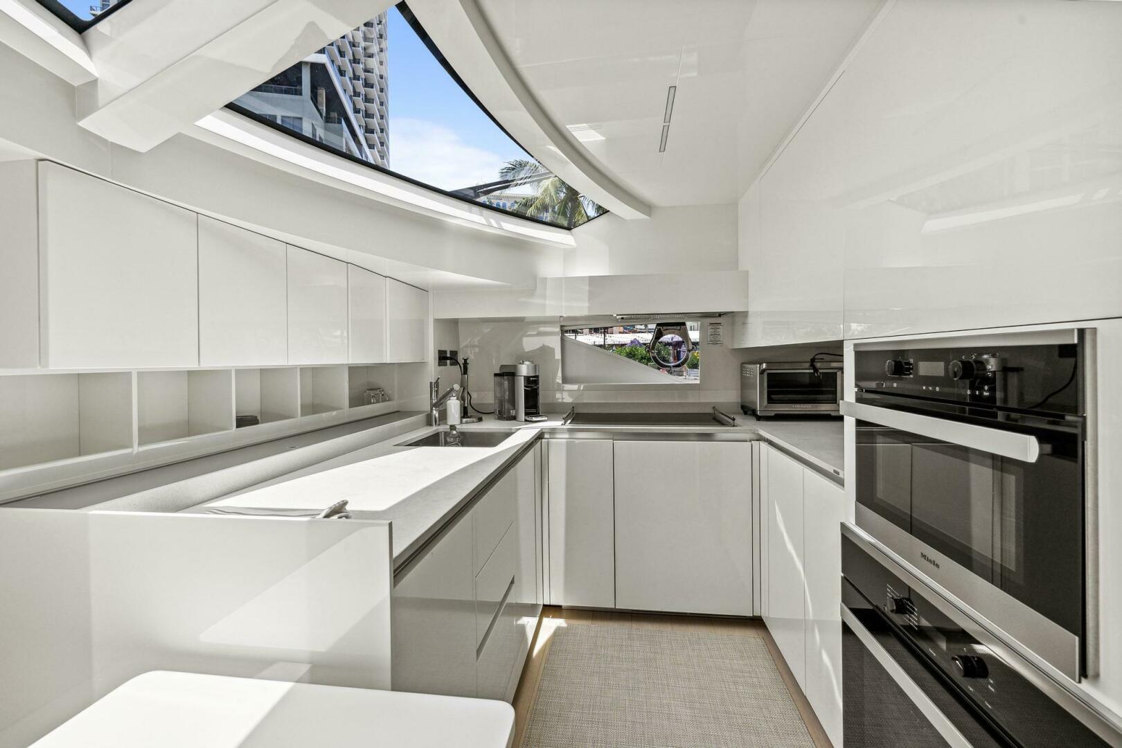 2021 Ferretti Yachts 850 - Image 44