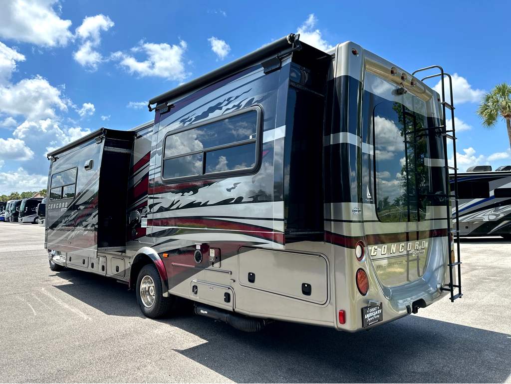 2013 COACHMEN CONCORD 300TS - Image 3