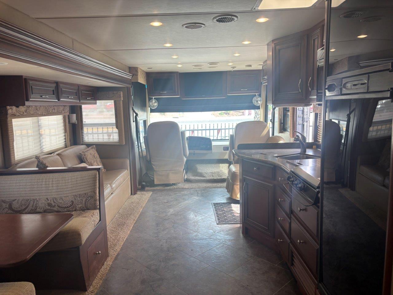 2014 Newmar Bay Star 3309 - Image 1