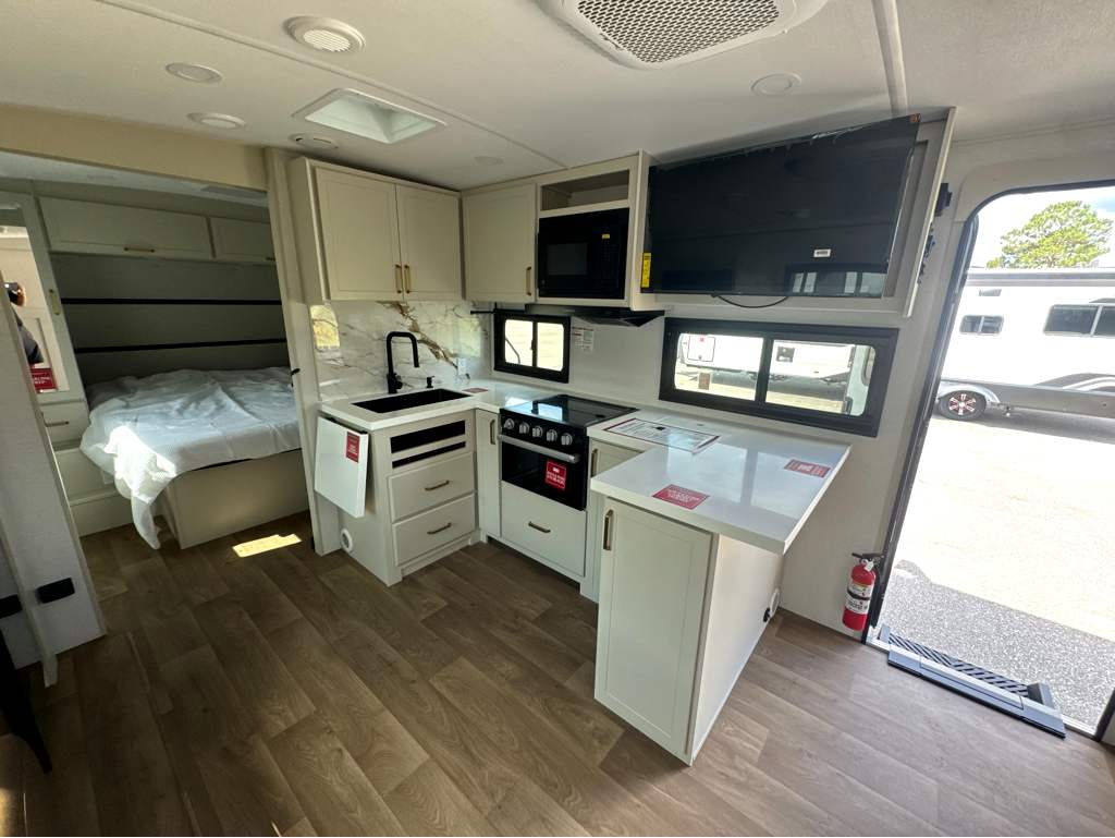 2027 GRAND DESIGN IMAGINE 2300MK - Image 13