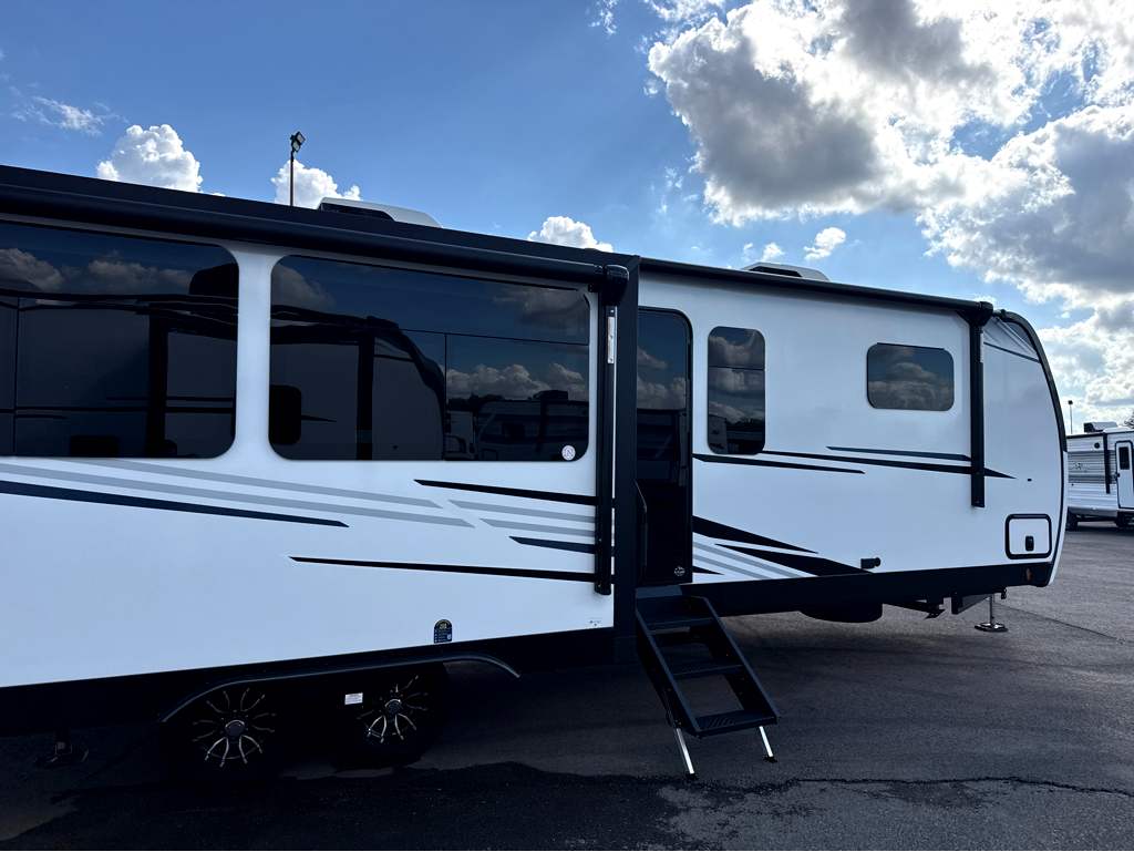 2027 VENTURE RV SPORTTREK 343VIB - Image 24
