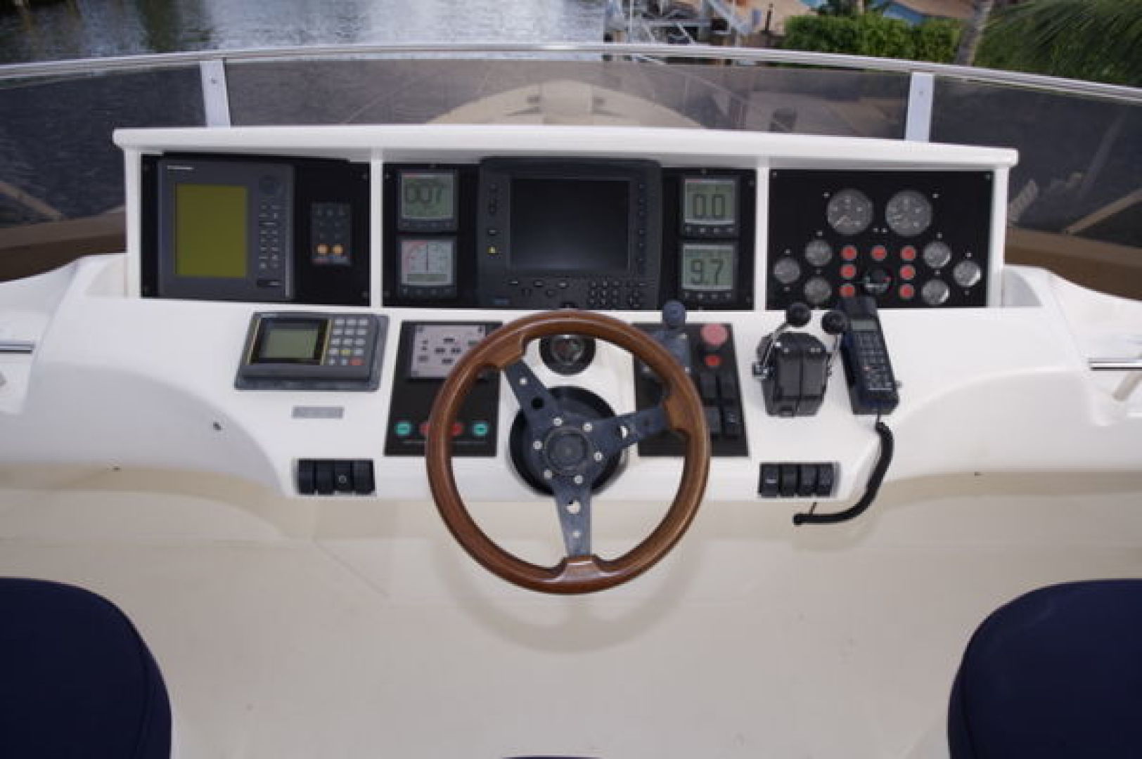 1999 Viking Sport Cruiser - Image 16