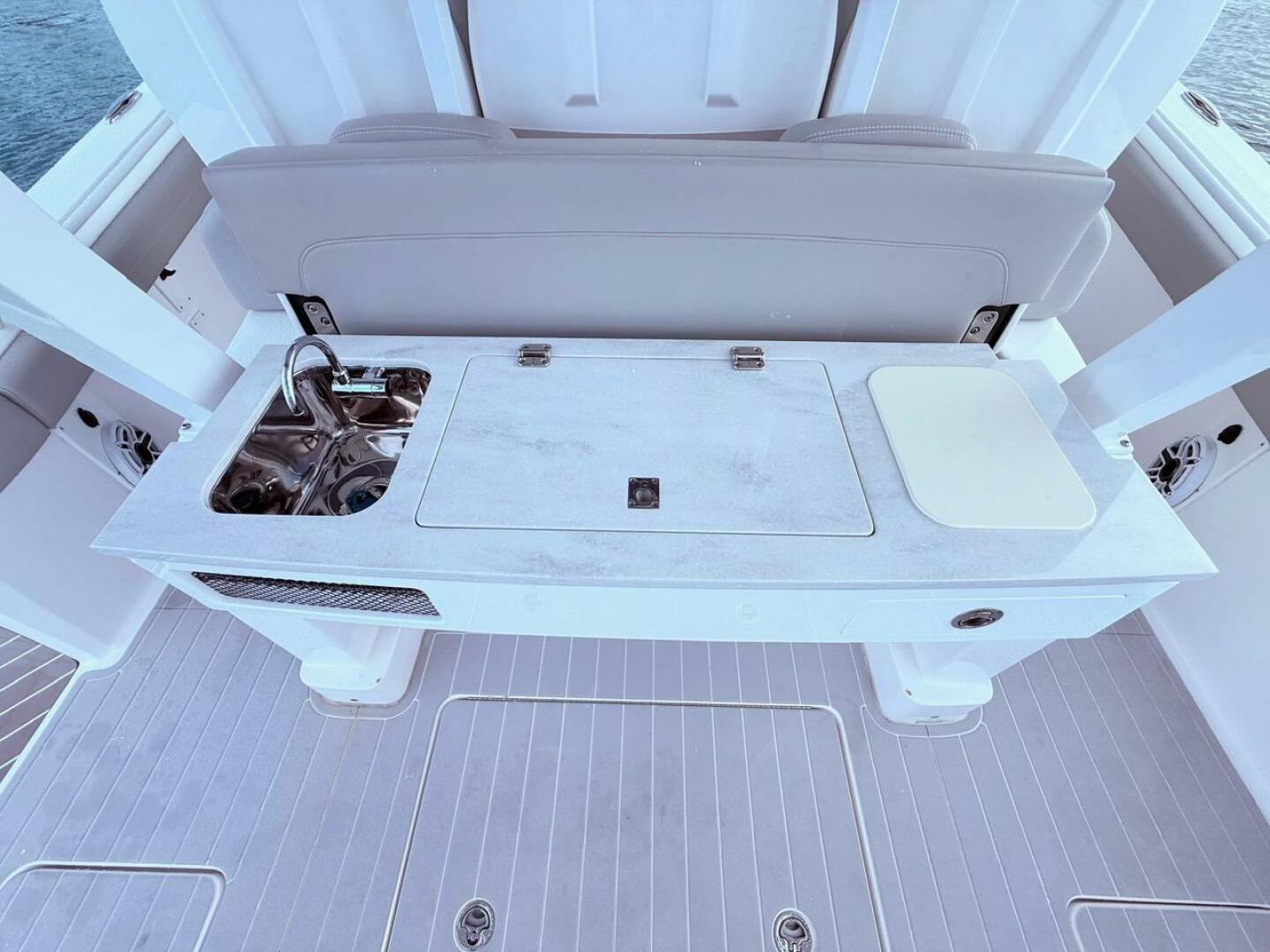 2006 Carver 43 Motor Yacht - Image 115
