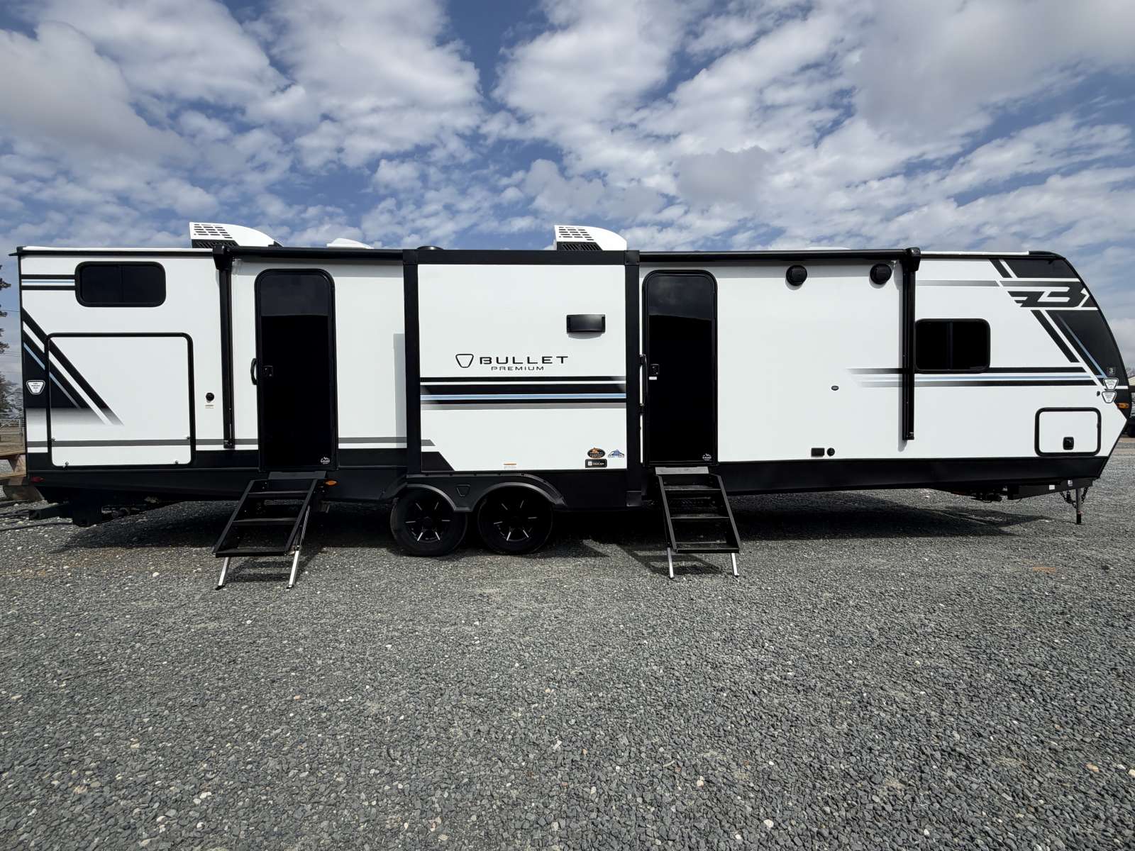 2026 Keystone Bullet Premium 330BKQ - Image 8