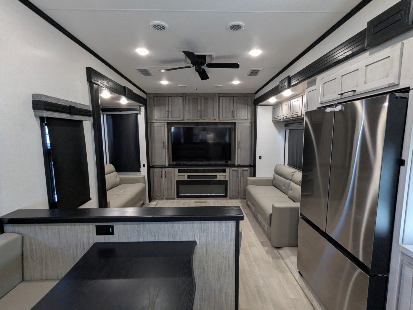 2023 KZ RV Durango Gold G360REQ - Image 19