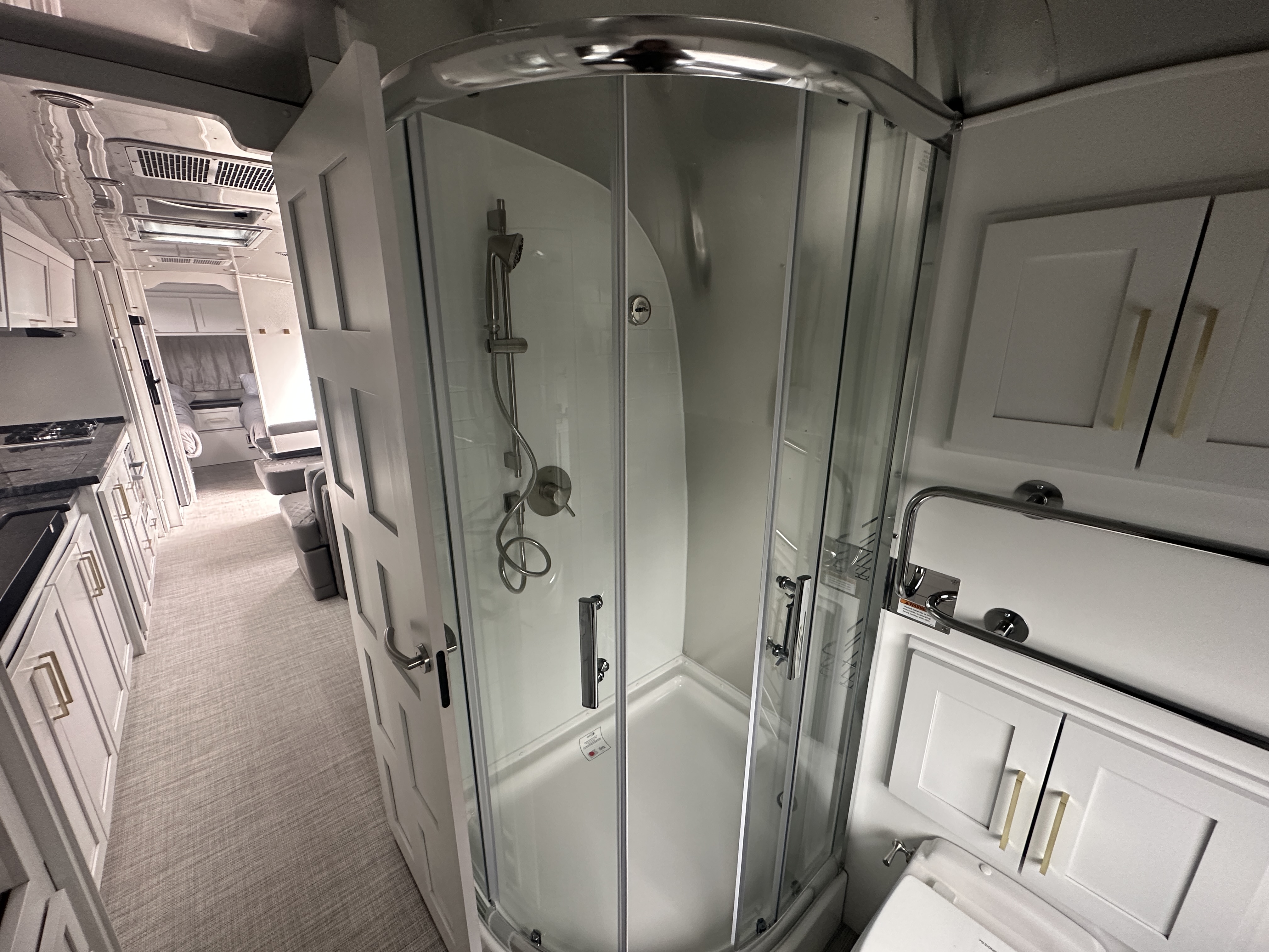 2026 Airstream Classic 33FB - Image 30