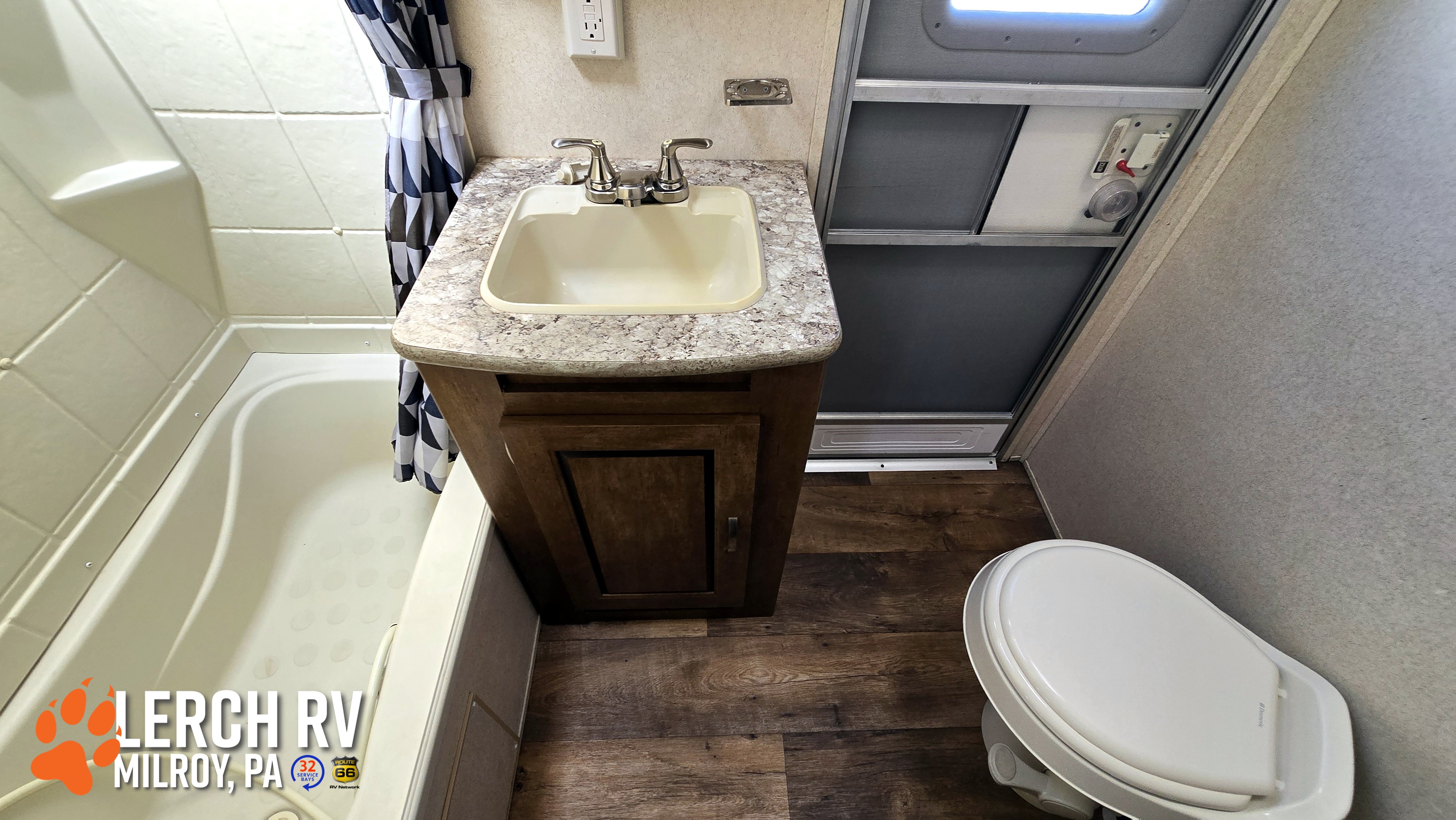 2017 Forest River Salem T32BHDS - Image 25