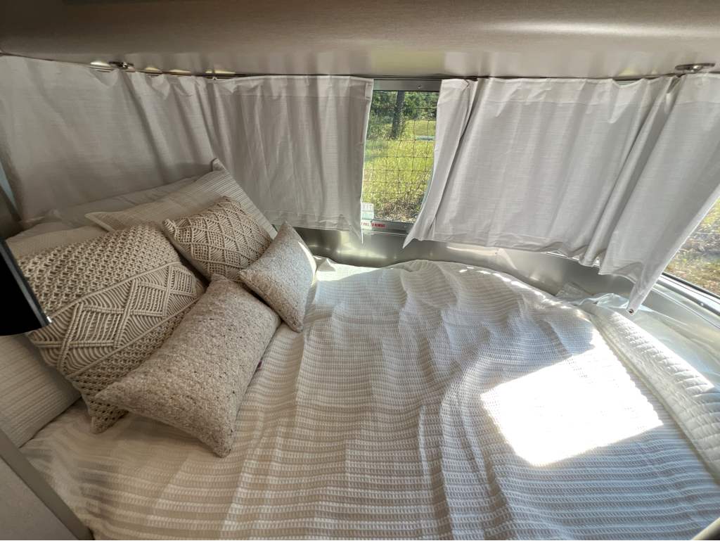 2026 AIRSTREAM CARAVEL 16RB - Image 19