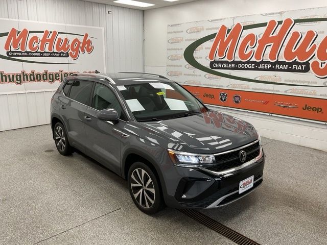 2023 Volkswagen Taos Utility 4D SE Sunroof 2WD - Image 3