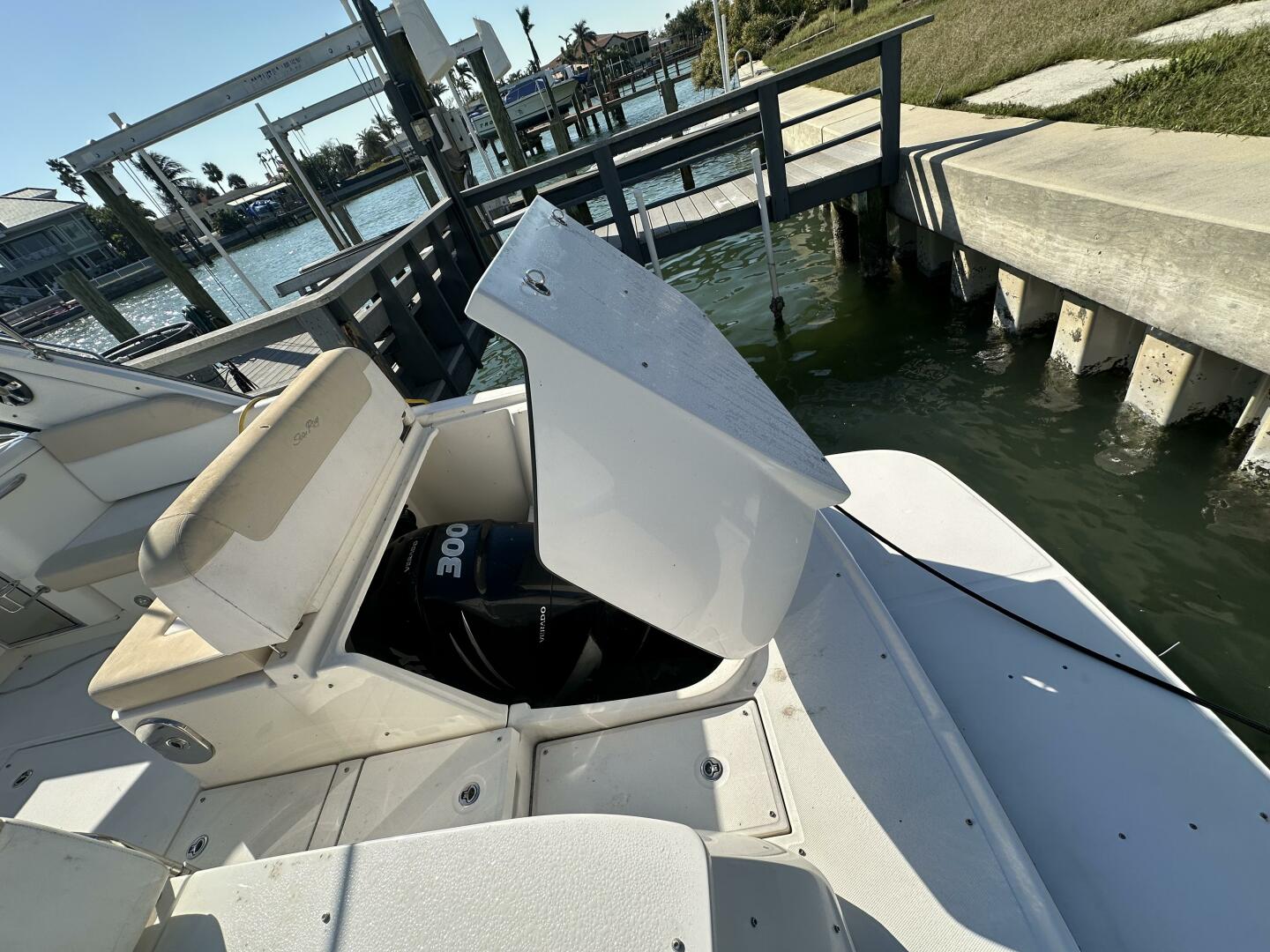 2013 Sea Ray 370 Venture - Image 16