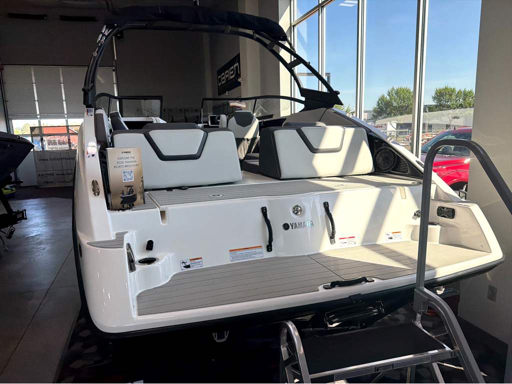 2026 Yamaha Boats AR250 - Image 4