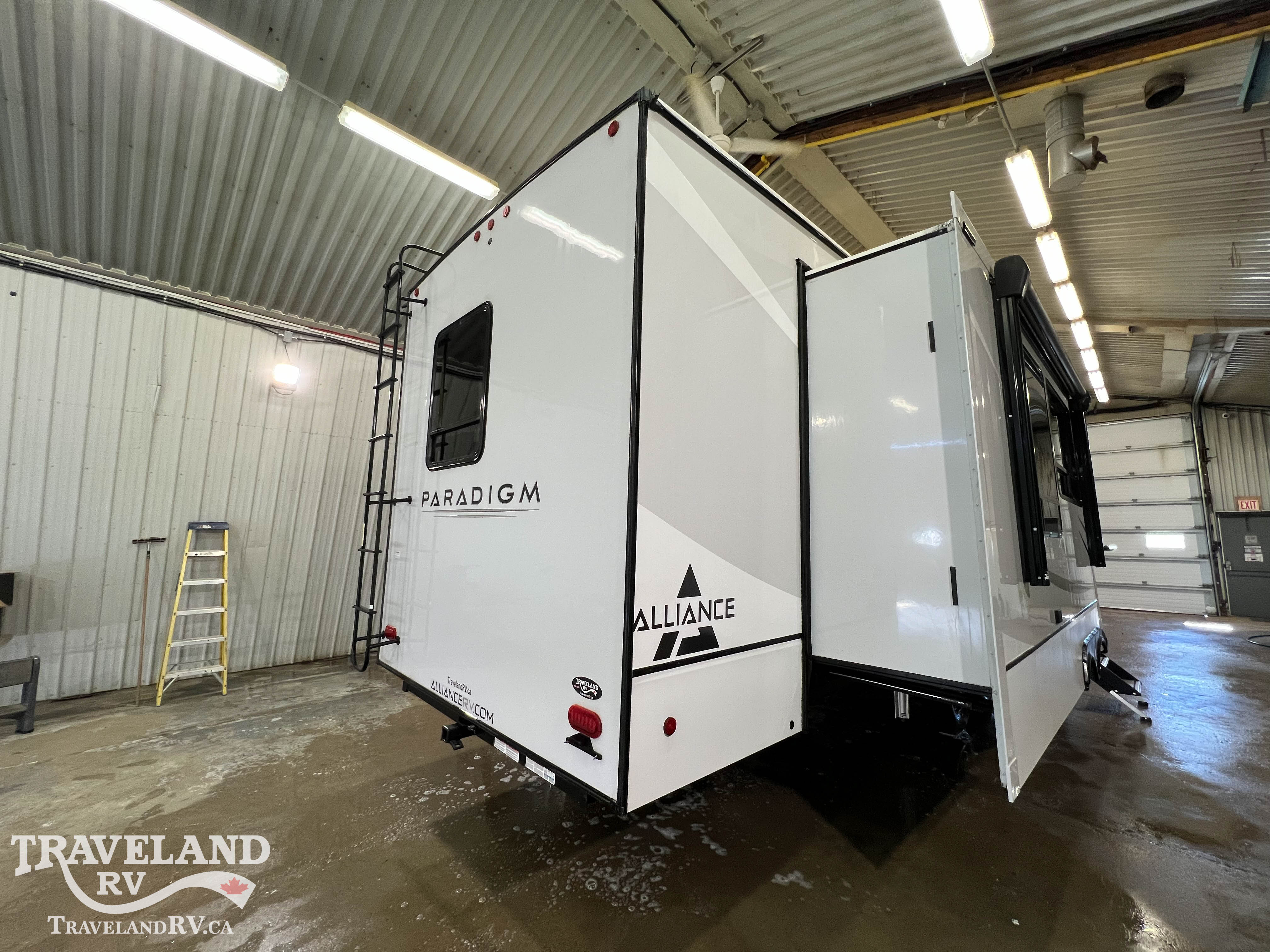 2023 Alliance RV Paradigm 382RK - Image 10