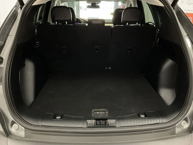 2022 Ford Escape Utility 4D Titanium AWD - Image 24