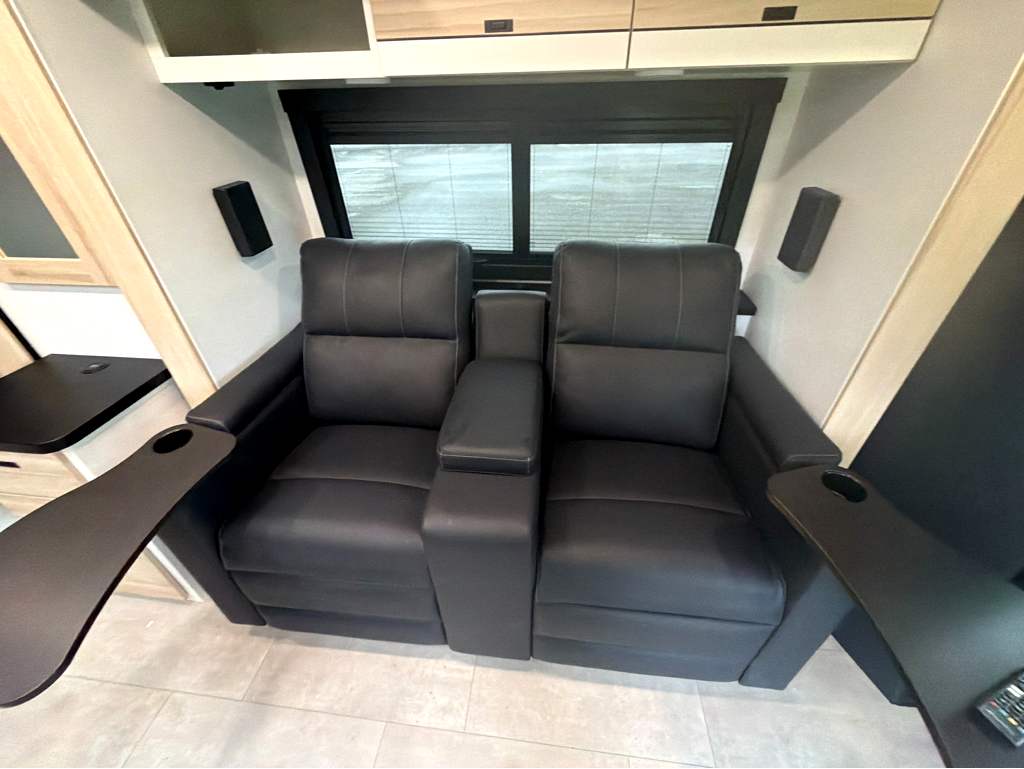 2027 ENTEGRA COACH QWEST 25L - Image 10