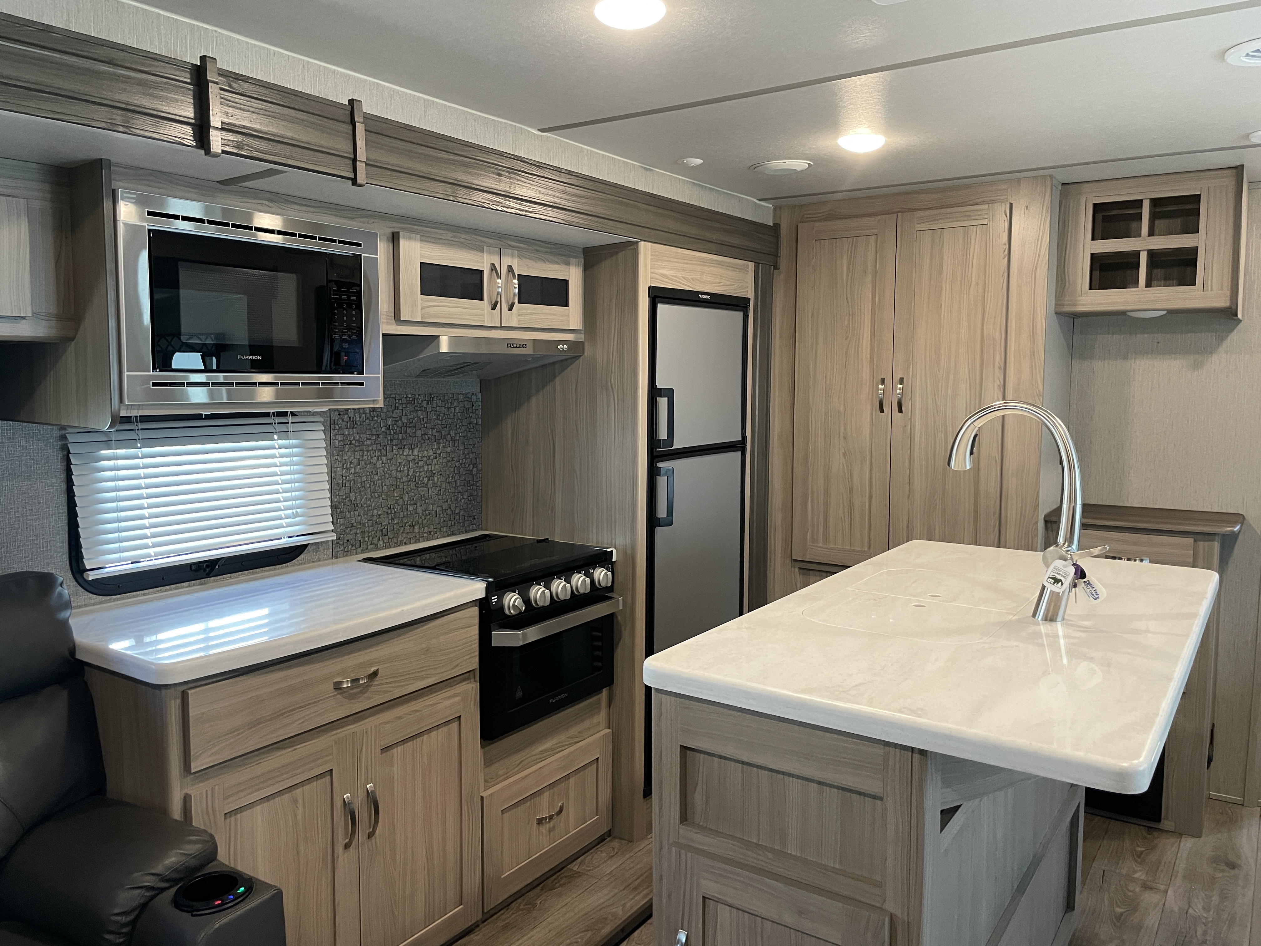 2021 Coachmen Freedom Express Liberty Edition 324RLDSLE - Image 12