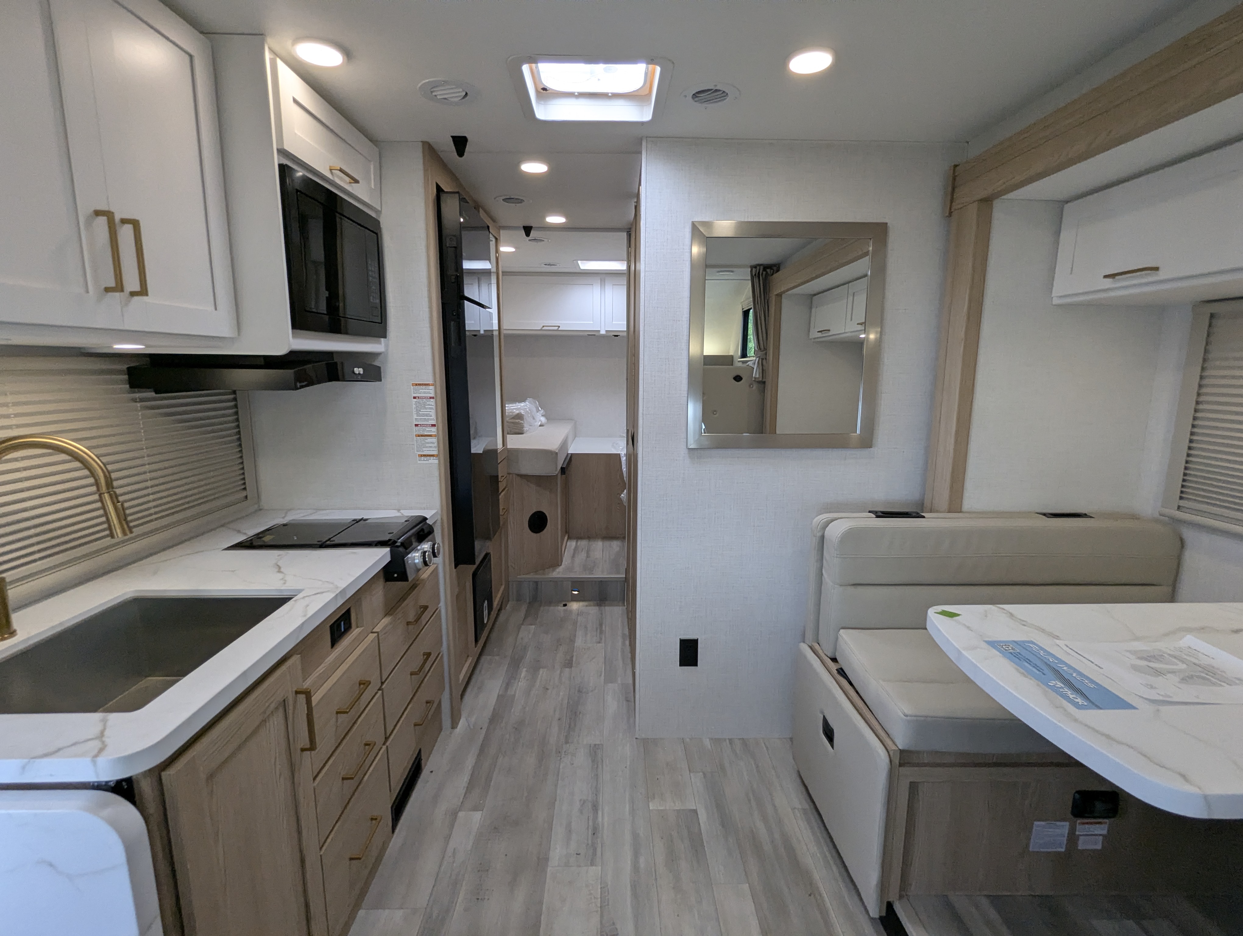 2027 Thor Motor Coach Four Winds 25Z - Image 15