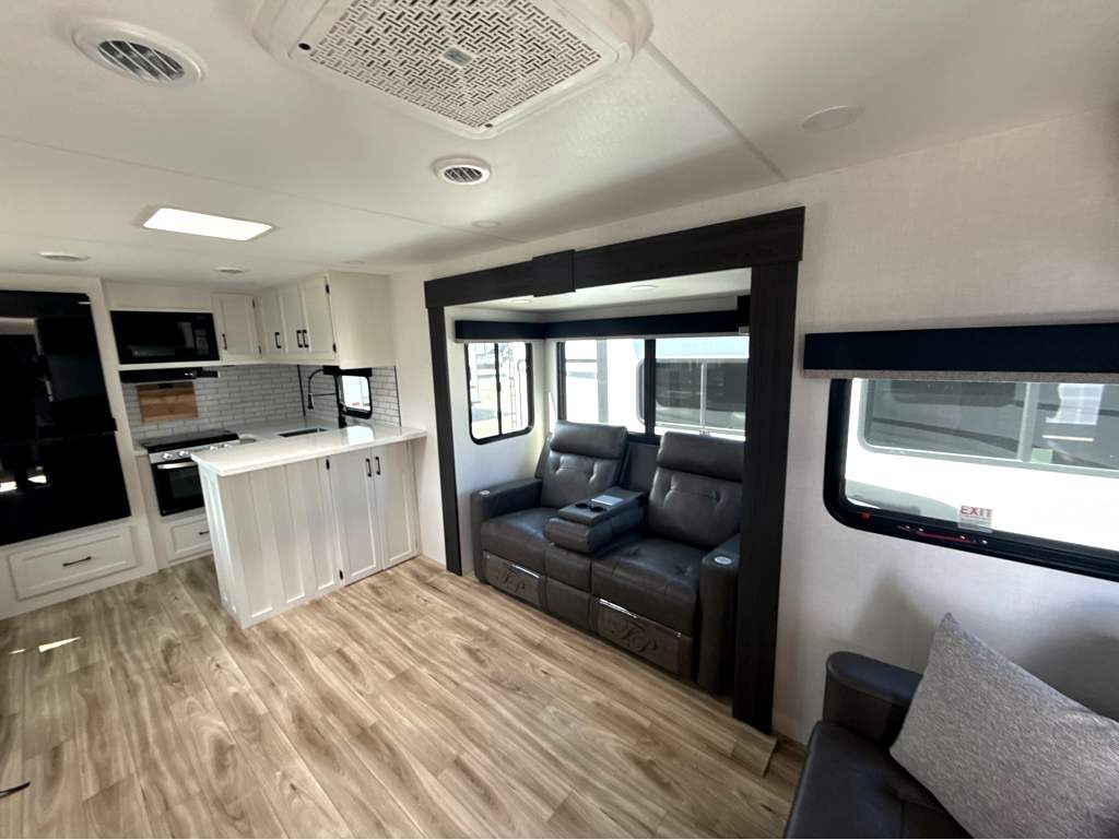 2027 VENTURE RV SPORTTREK 336VRK - Image 10