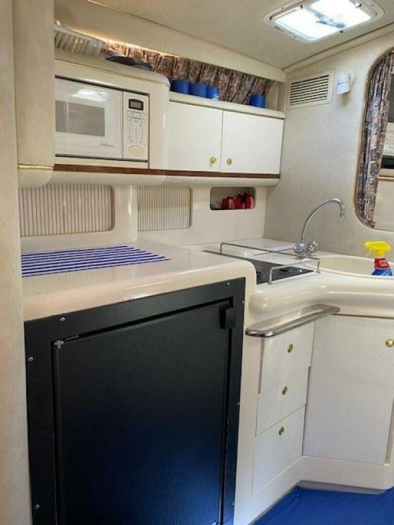 1997 Sea Ray 330 Sundancer - Image 16